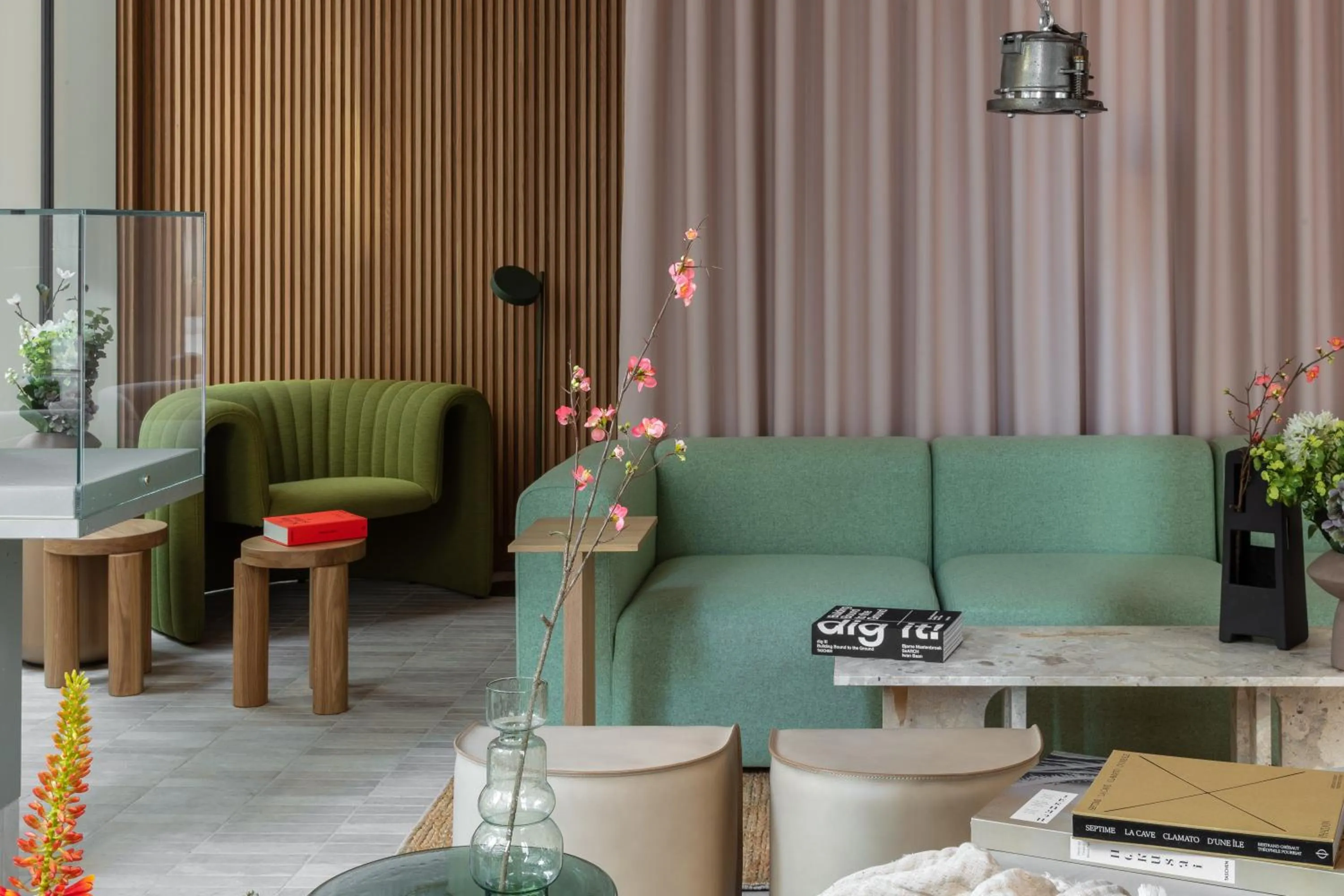 Lounge or bar in Buckle Street Studios by Locke, Aldgate