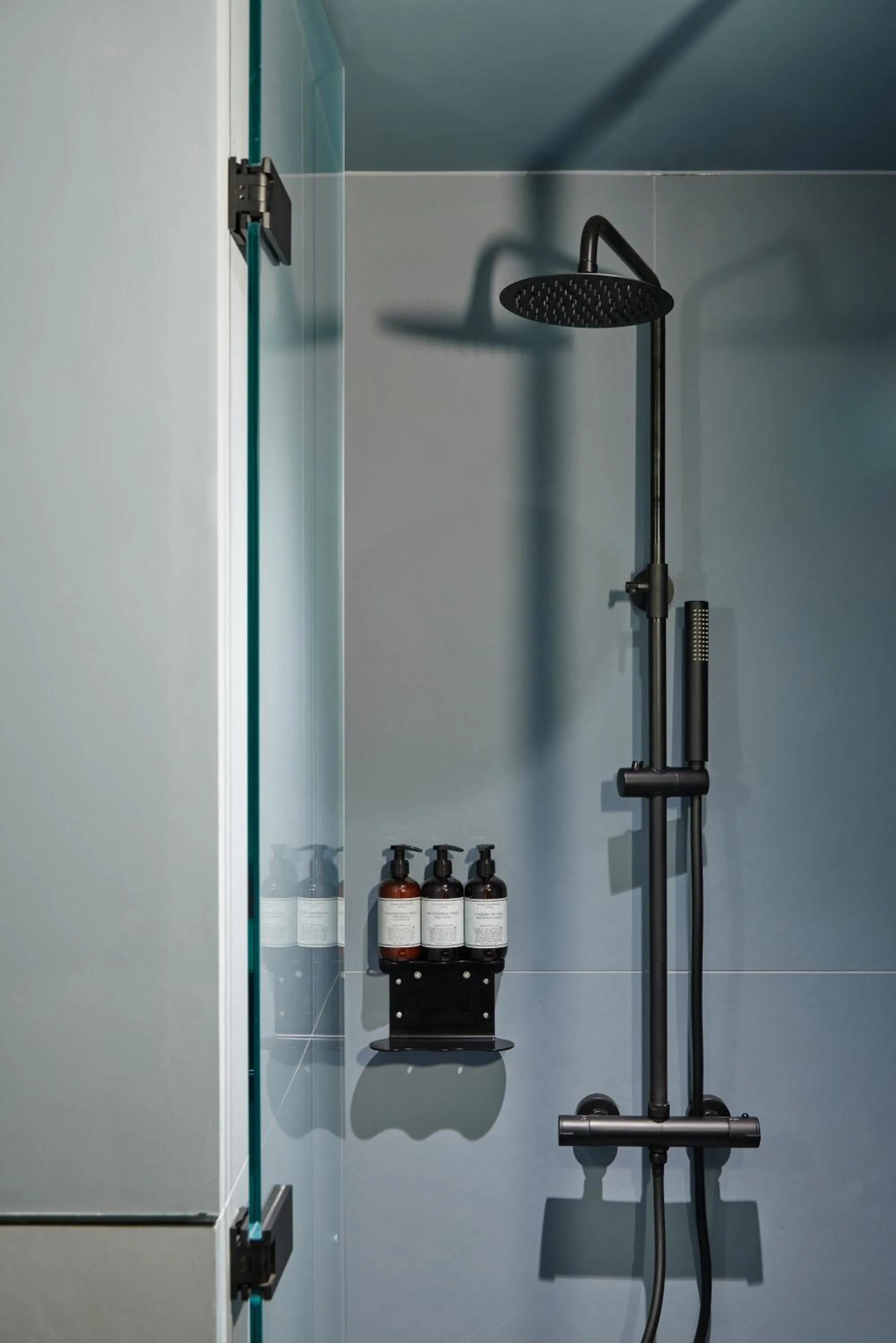 Bathroom in Buckle Street Studios by Locke, Aldgate