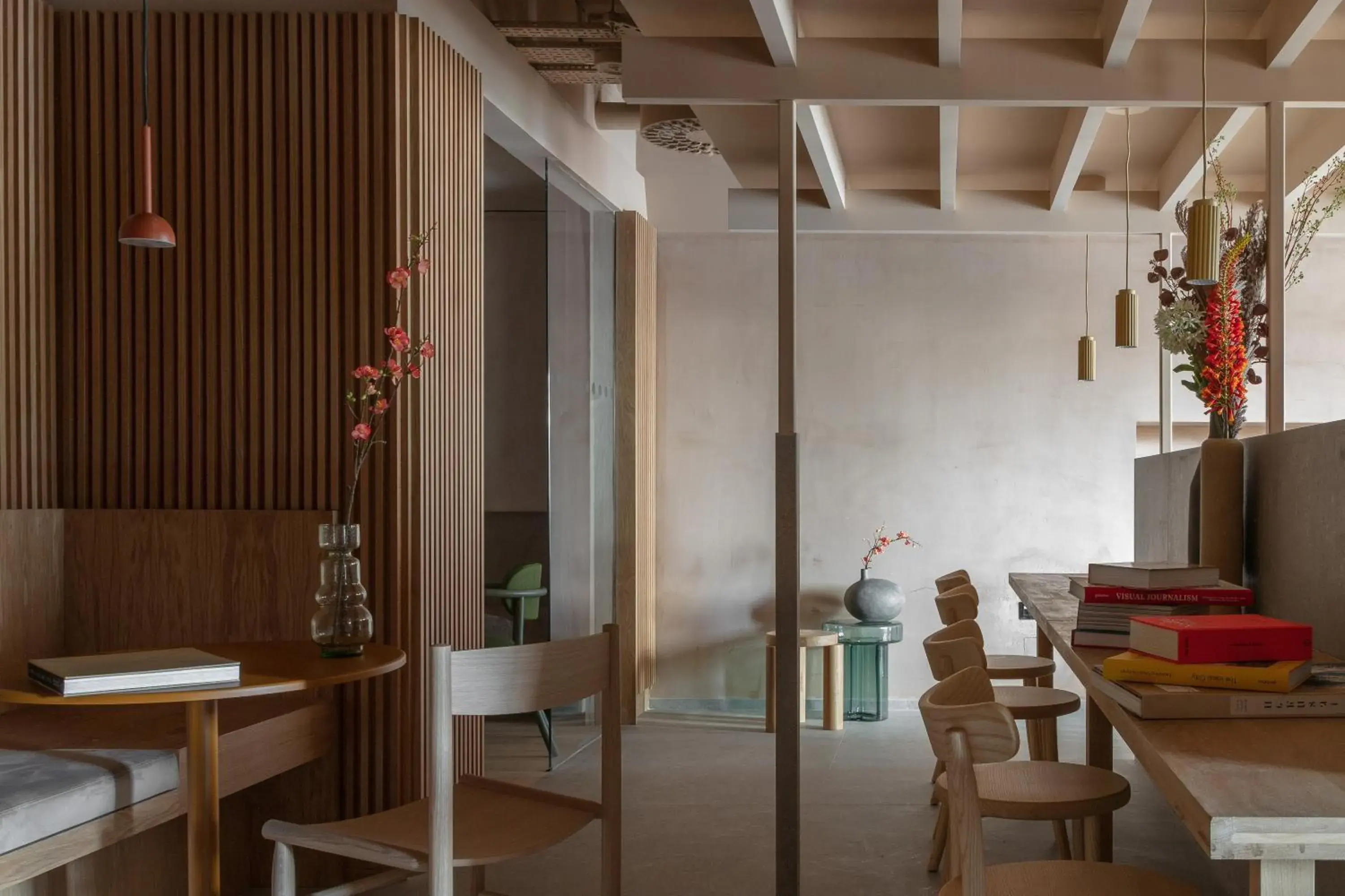 Lounge or bar in Buckle Street Studios by Locke, Aldgate Lounge or bar in Buckle Street Studios by Locke, Aldgate