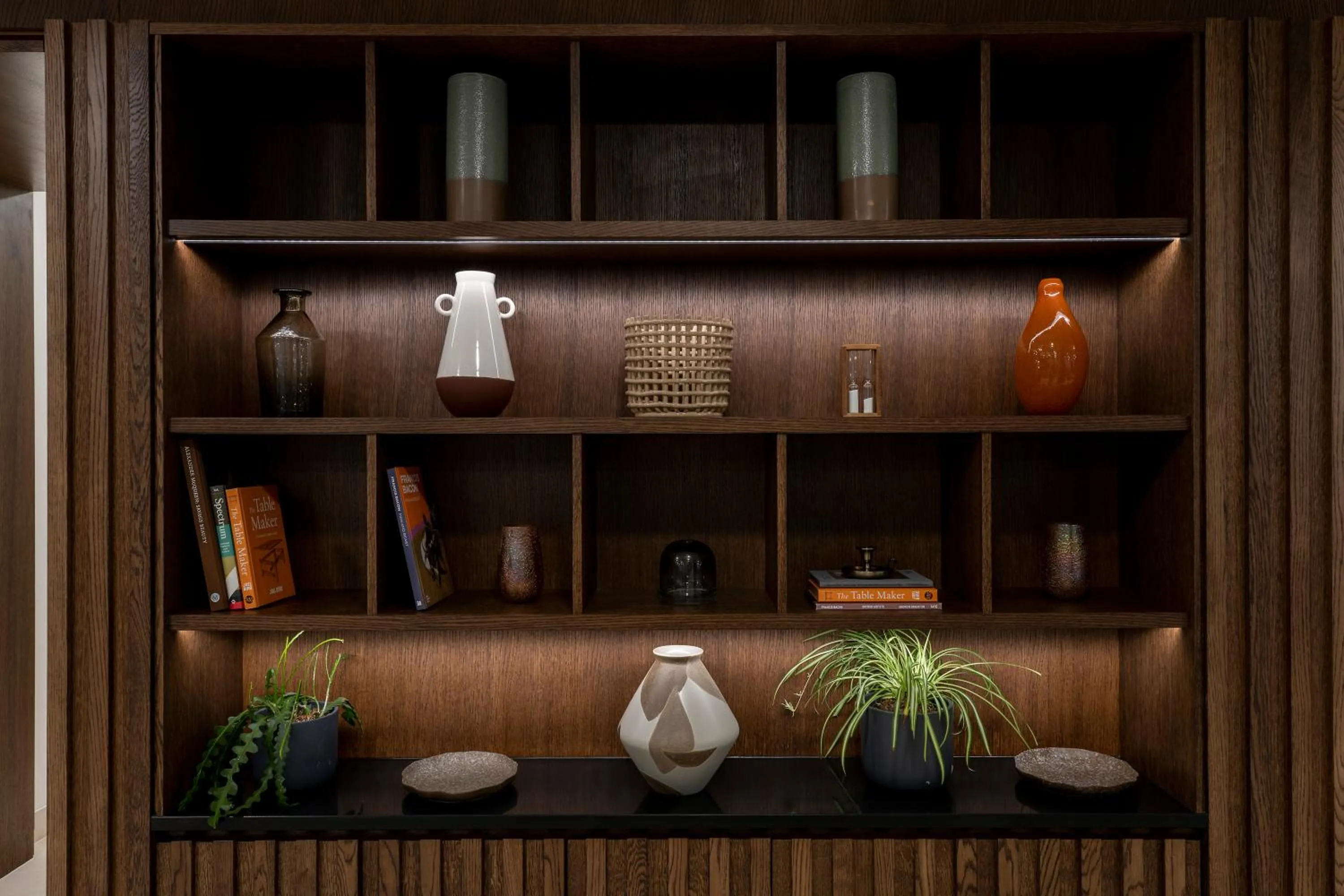 Seating area in Cove Landmark Pinnacle