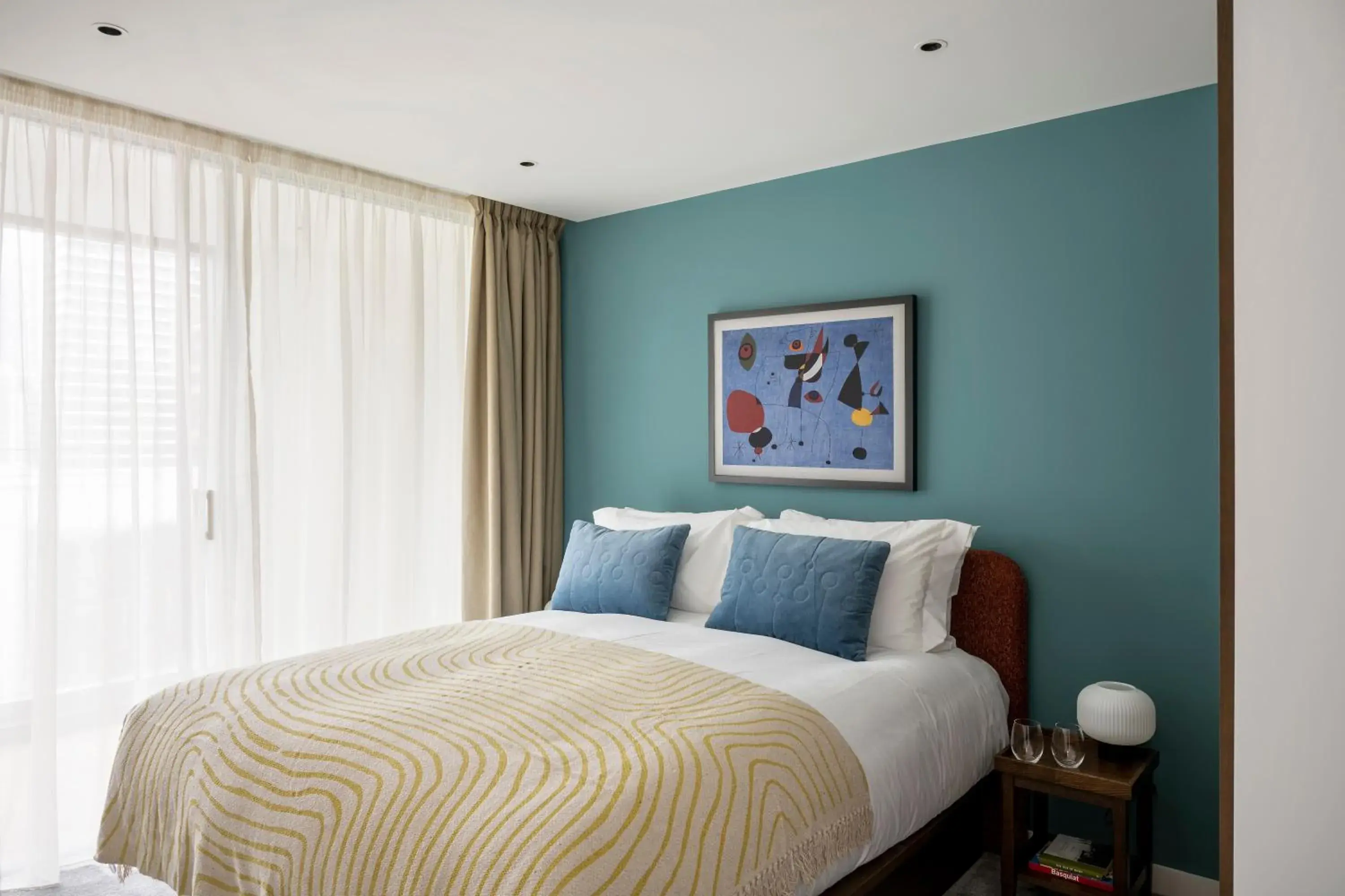 Bed in Cove Landmark Pinnacle Bed in Cove Landmark Pinnacle