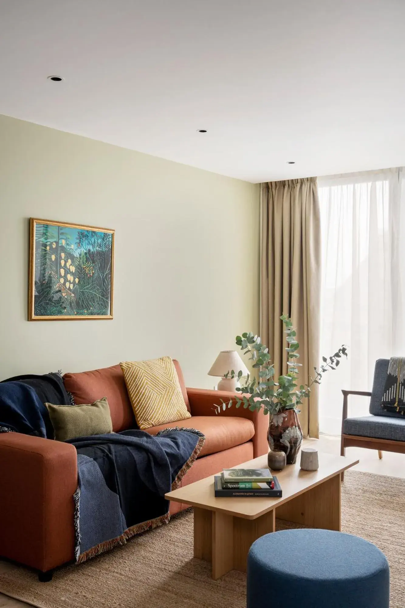 Living room in Cove Landmark Pinnacle Living room in Cove Landmark Pinnacle