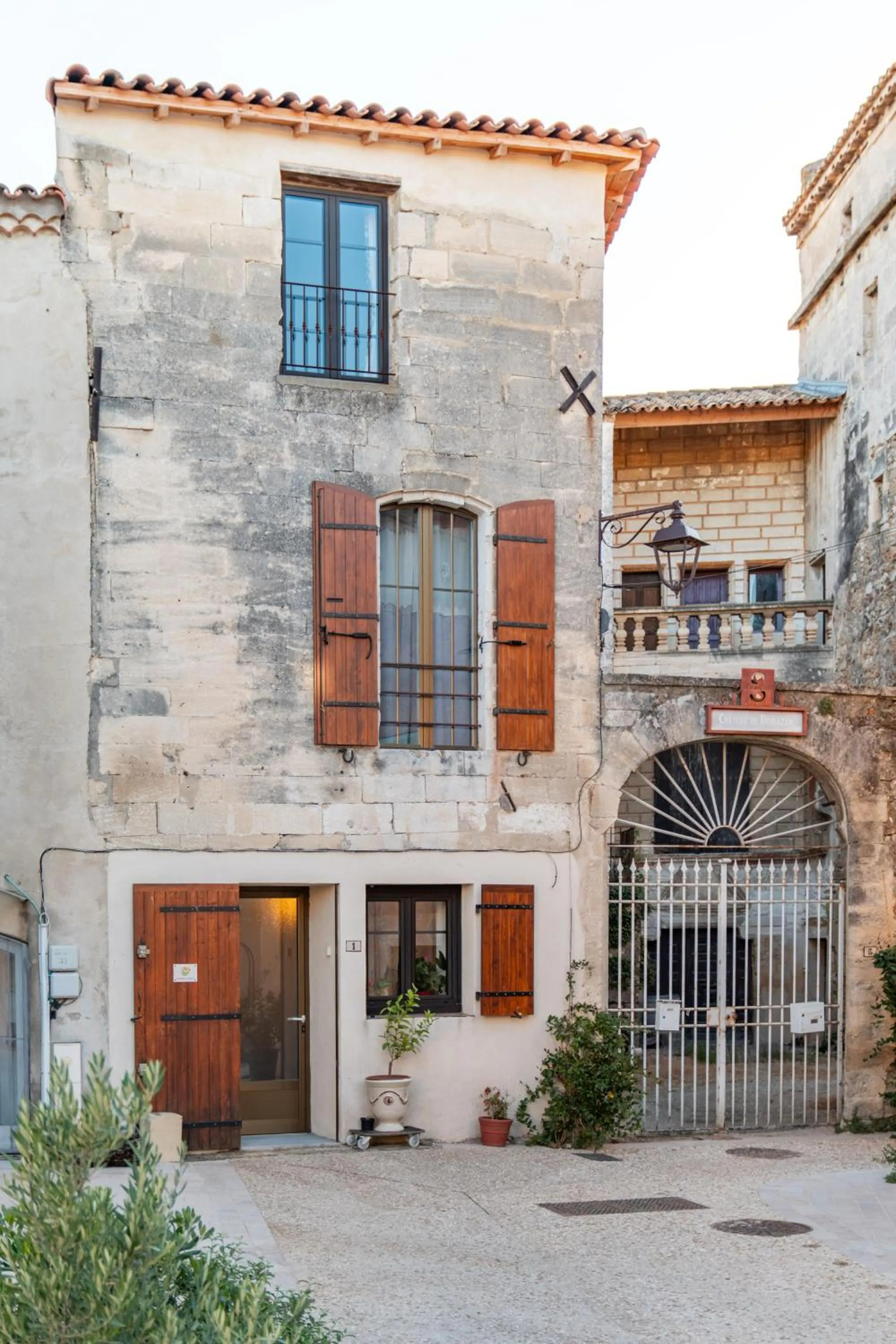 Property building in Les Greniers Du Château
