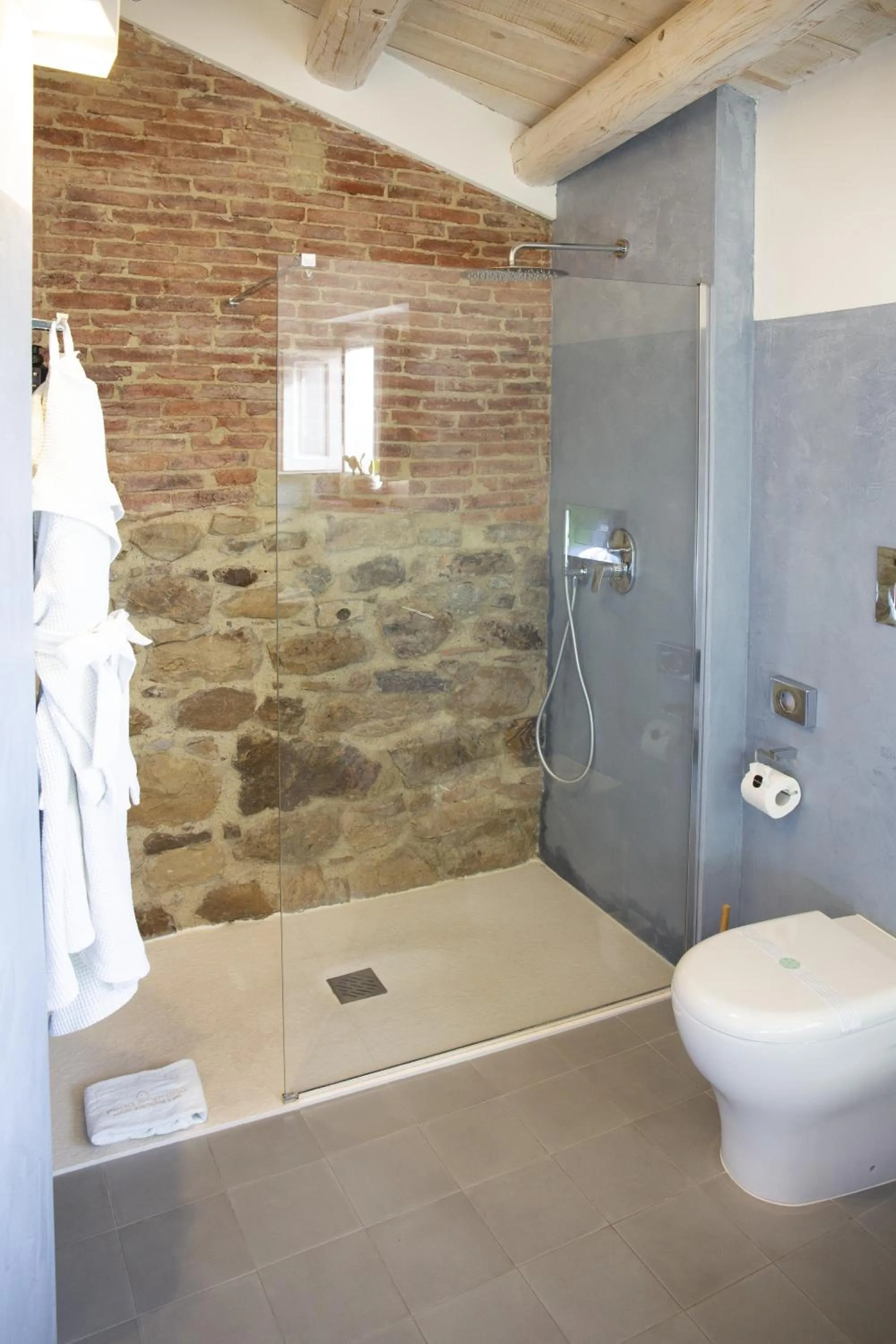 Shower in PORTA SOPRANA luxury guest House & spa