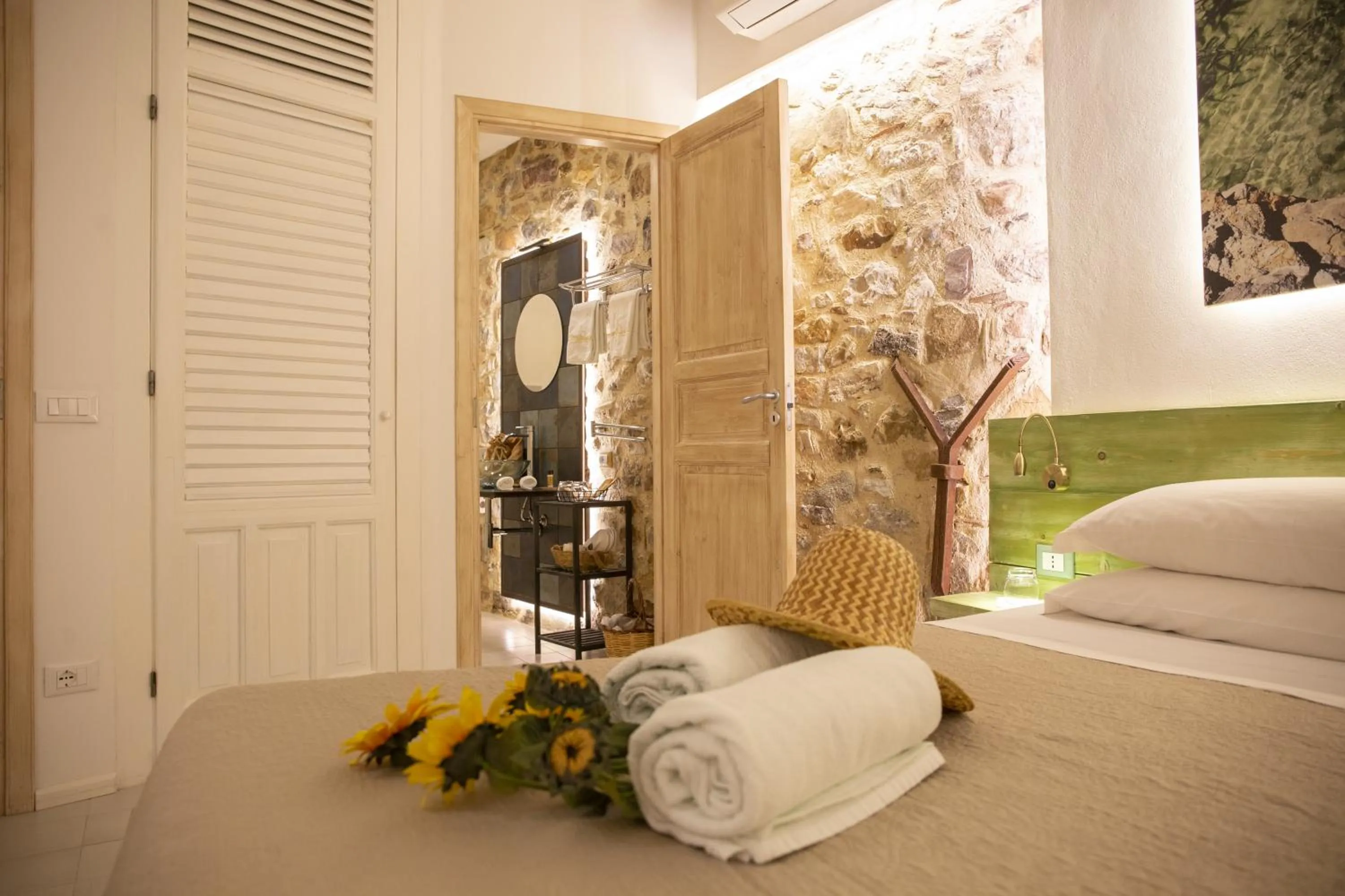 Bedroom, Bed in PORTA SOPRANA luxury guest House & spa