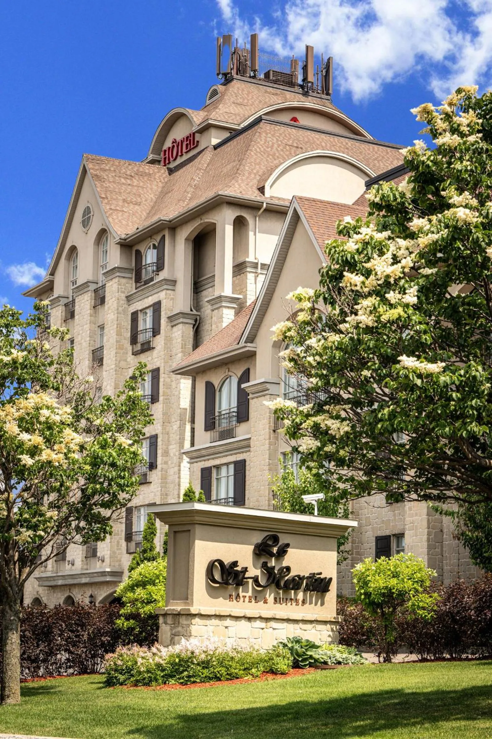 Property building in Le St-Martin Hotel & Suites
