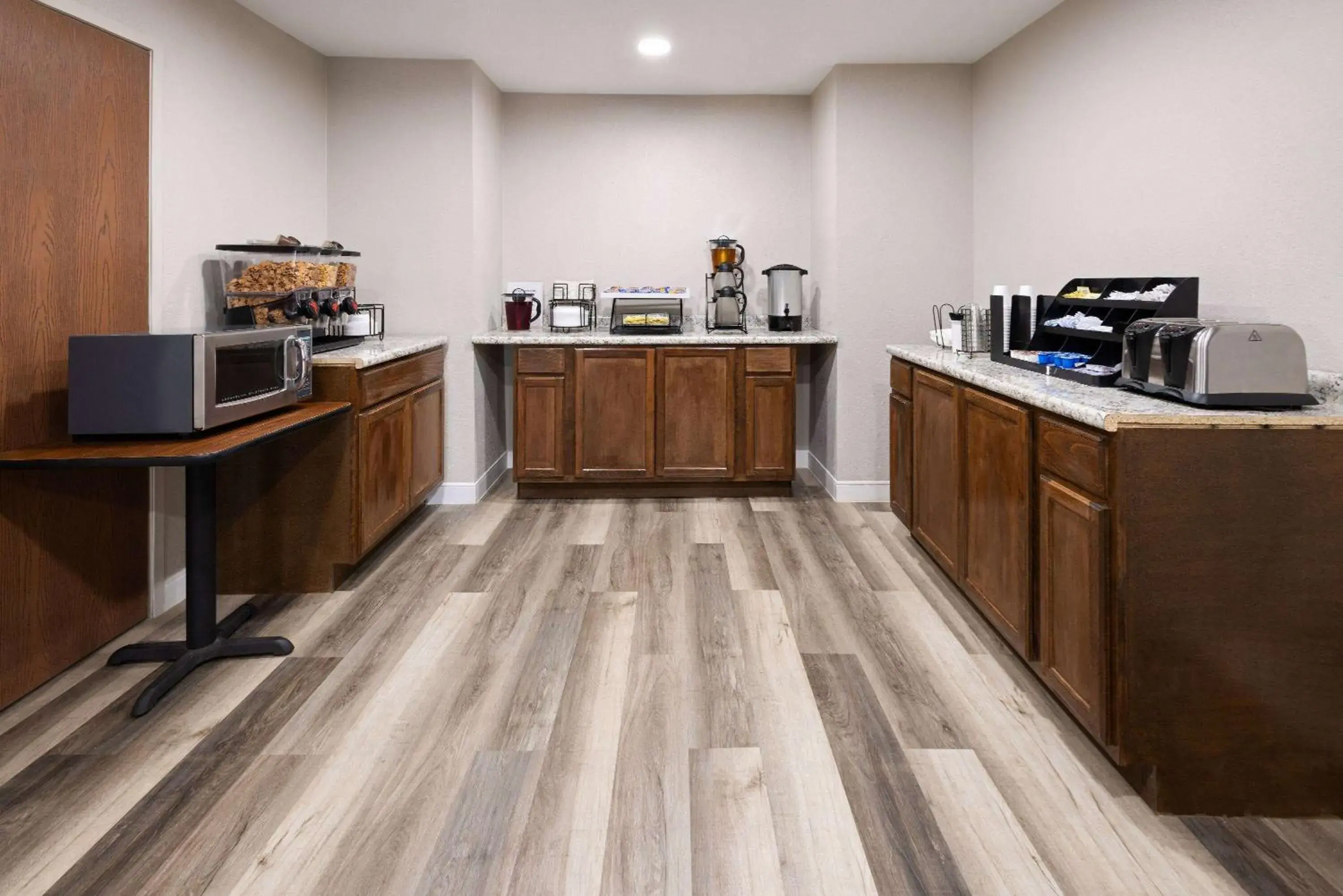 Breakfast in Days Inn by Wyndham Jackson Downtown Breakfast in Days Inn by Wyndham Jackson Downtown