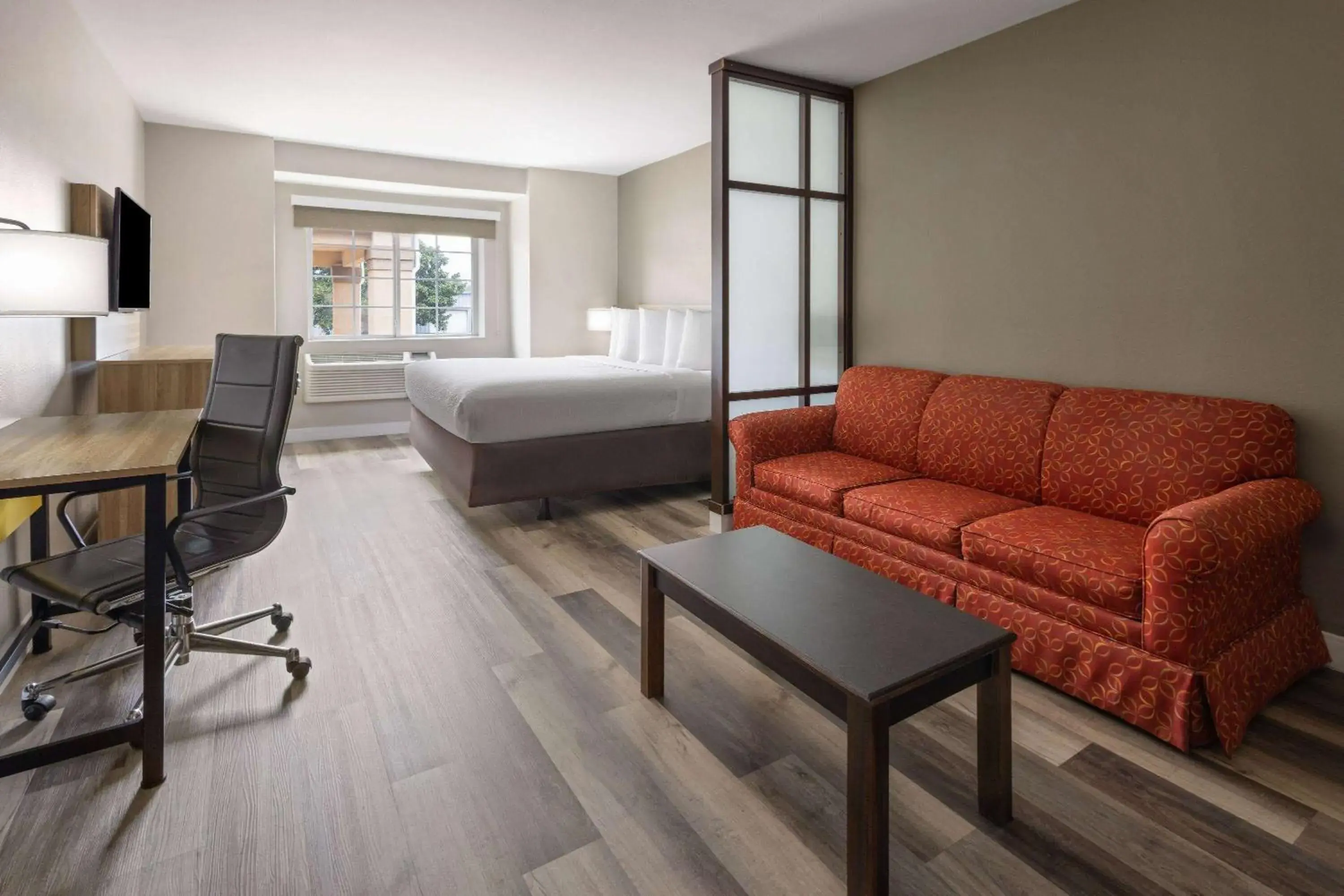 Photo of the whole room, Bed in Days Inn by Wyndham Jackson Downtown Photo of the whole room, Bed in Days Inn by Wyndham Jackson Downtown