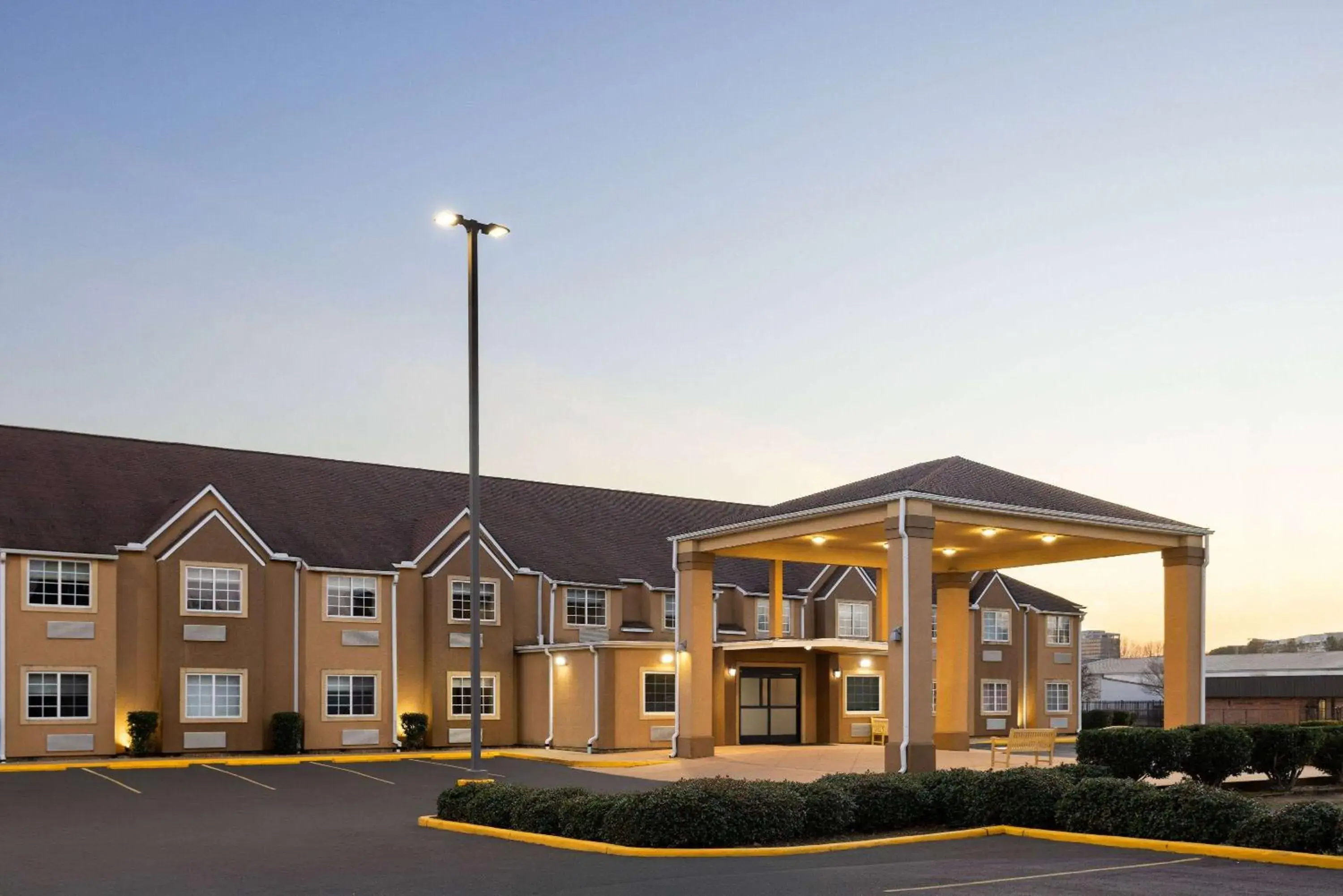 Property building in Days Inn by Wyndham Jackson Downtown Property building in Days Inn by Wyndham Jackson Downtown