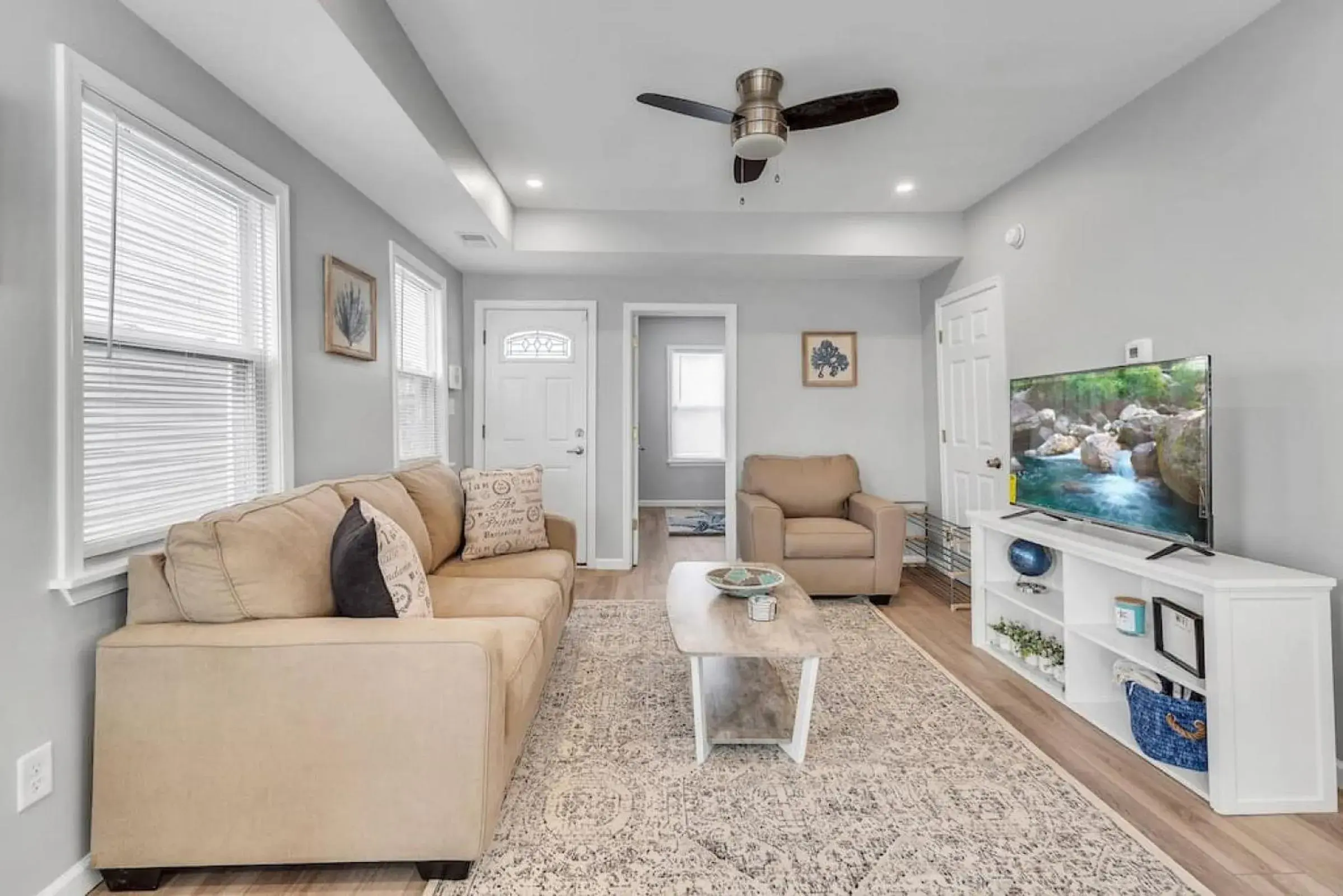 Dave and Busters, Outlets, Convention Center across street w Parking - Sleeps 15 Dave and Busters, Outlets, Convention Center across street w Parking - Sleeps 15