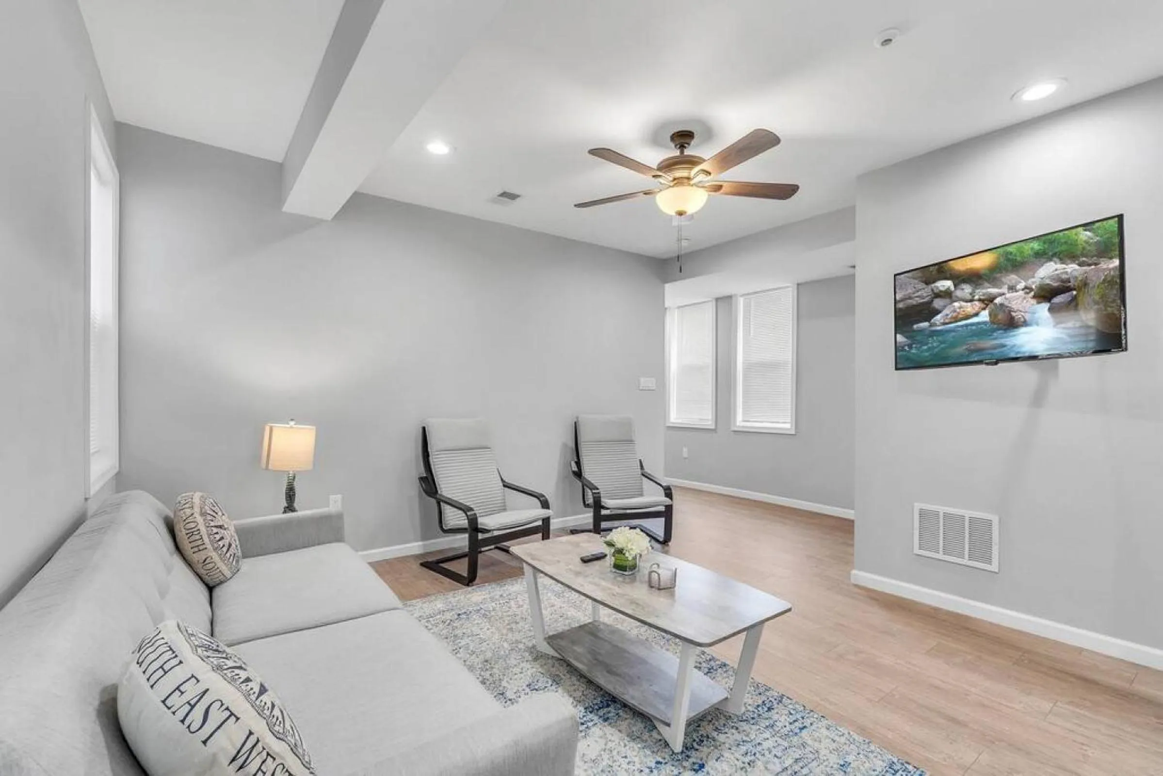 Living room in Dave and Busters, Outlets, Convention Center across street w Parking - Sleeps 15