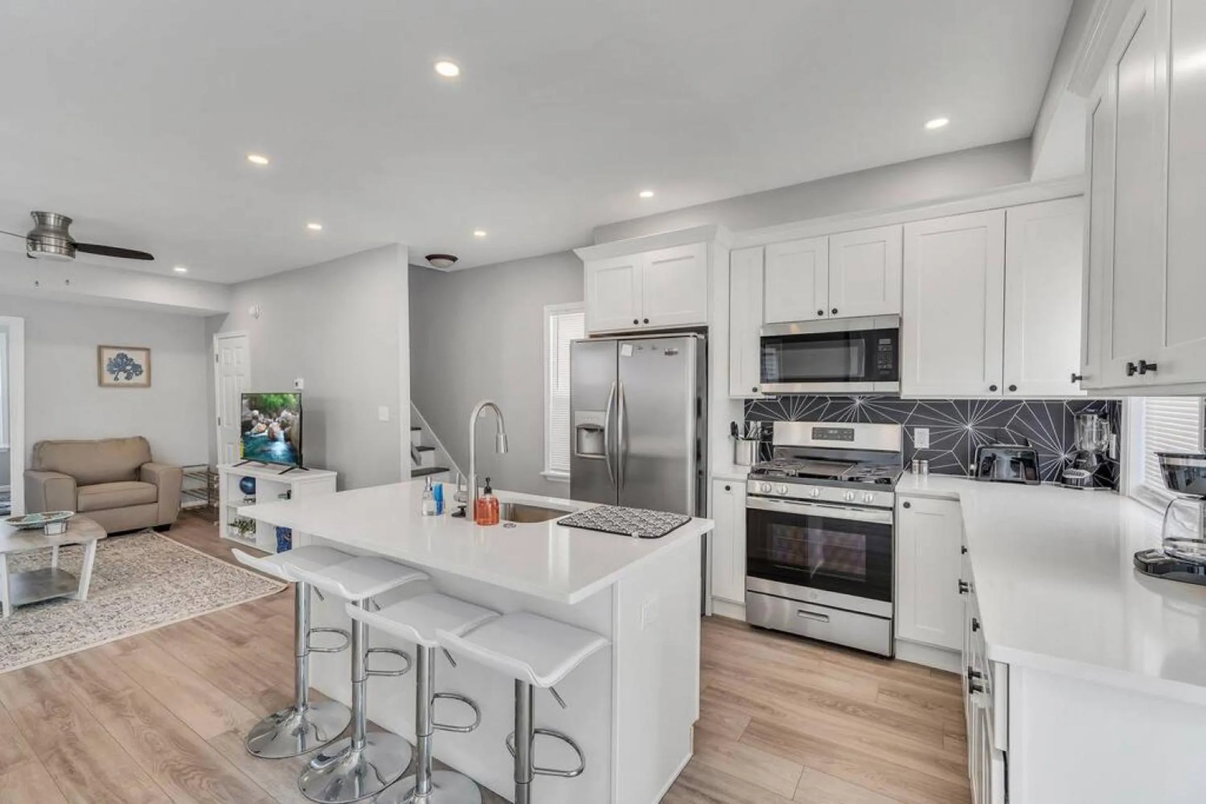 Kitchen or kitchenette in Dave and Busters, Outlets, Convention Center across street w Parking - Sleeps 15