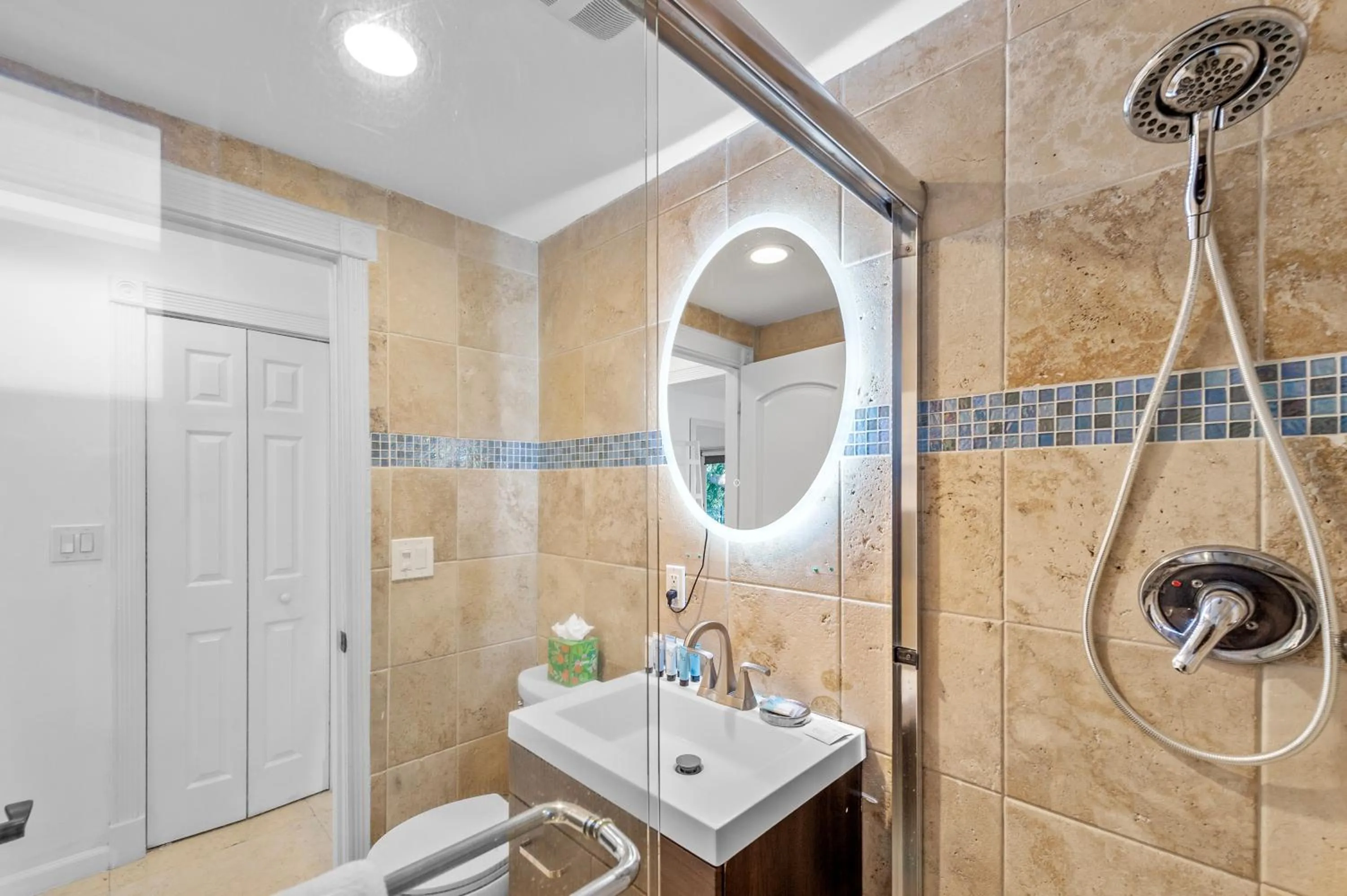 Bathroom in Isle of Venice Residence and Marina