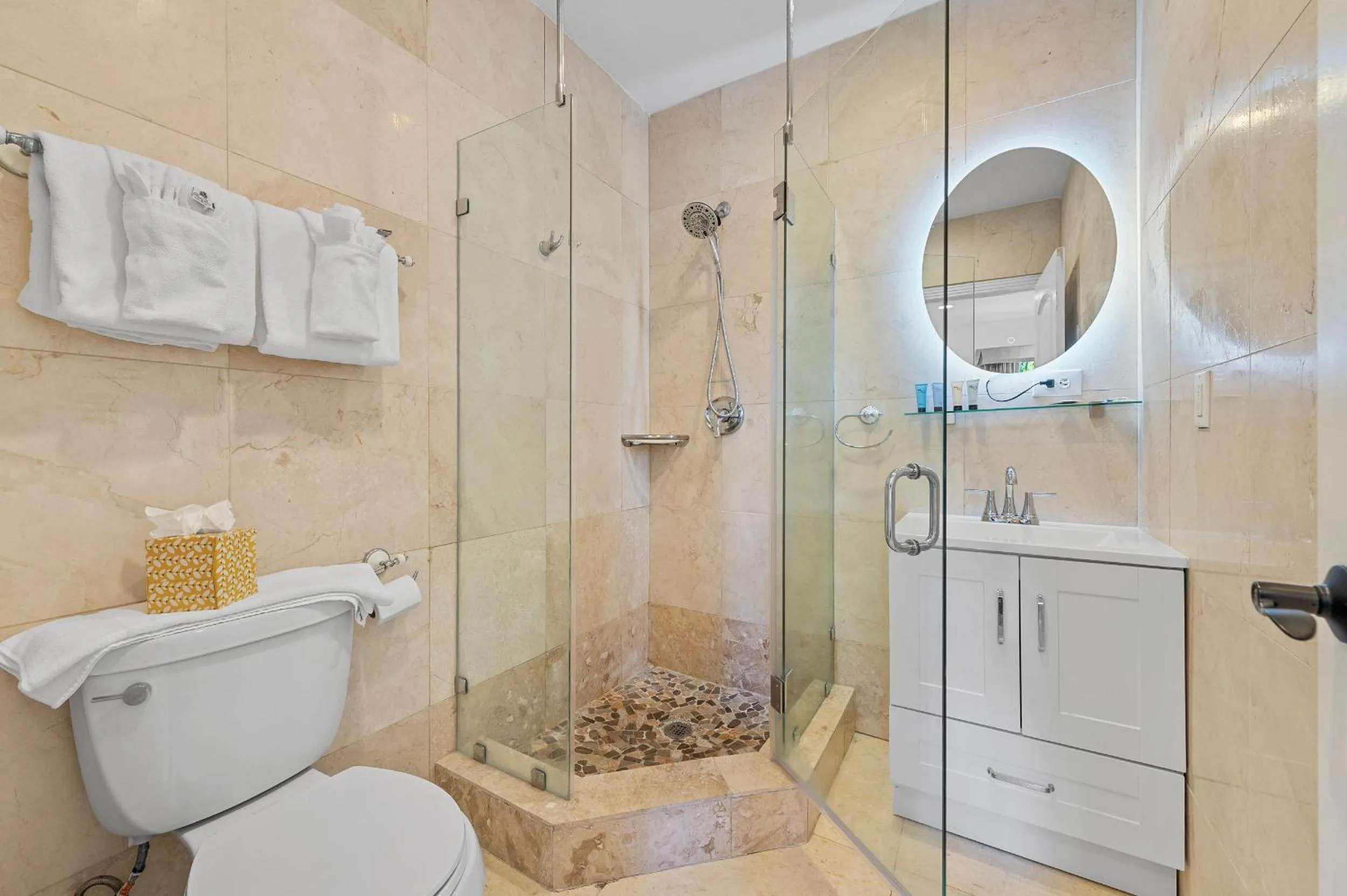 Bathroom in Isle of Venice Residence and Marina