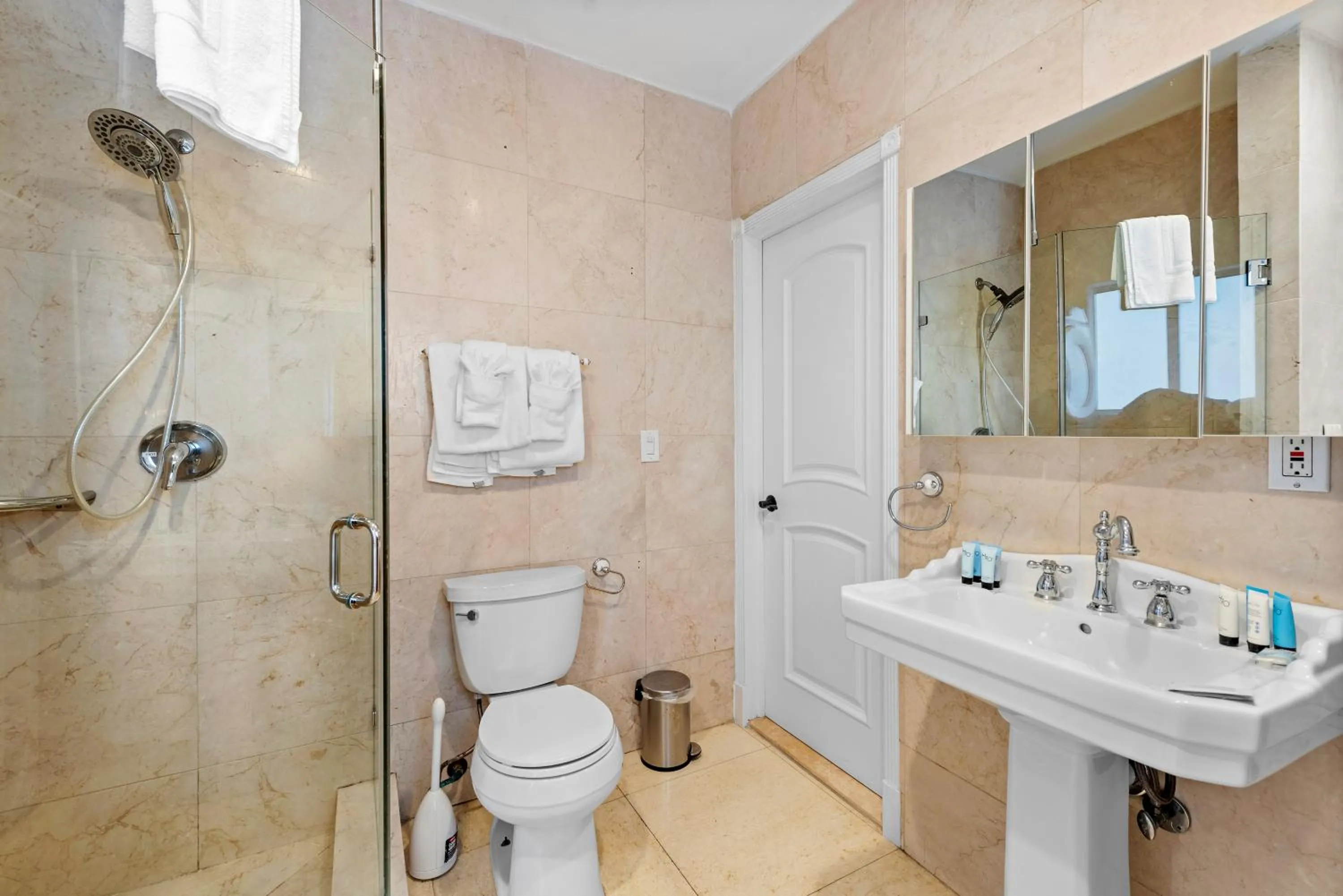 Bathroom in Isle of Venice Residence and Marina