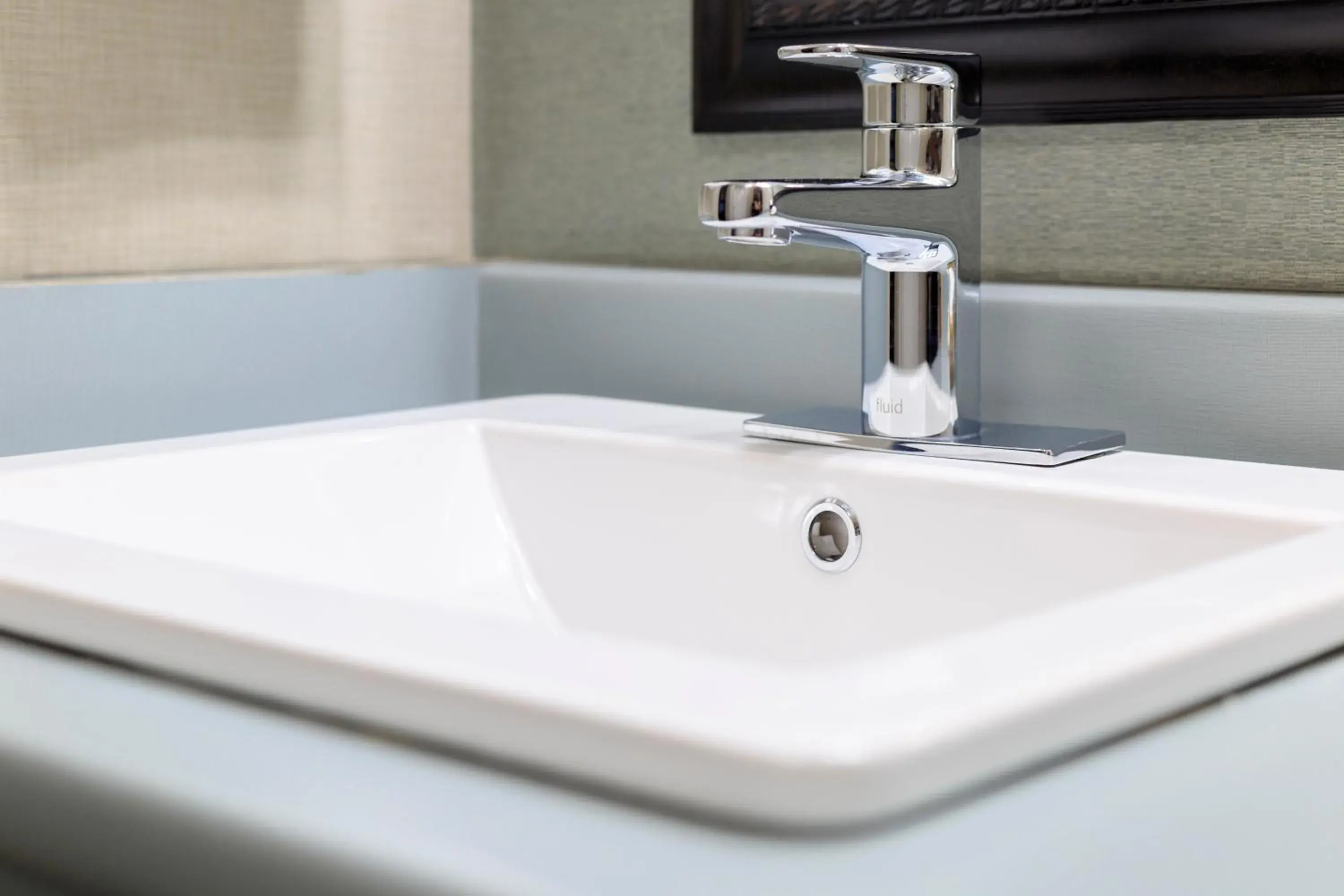 Bathroom in Accent Inns Vancouver Airport Bathroom in Accent Inns Vancouver Airport