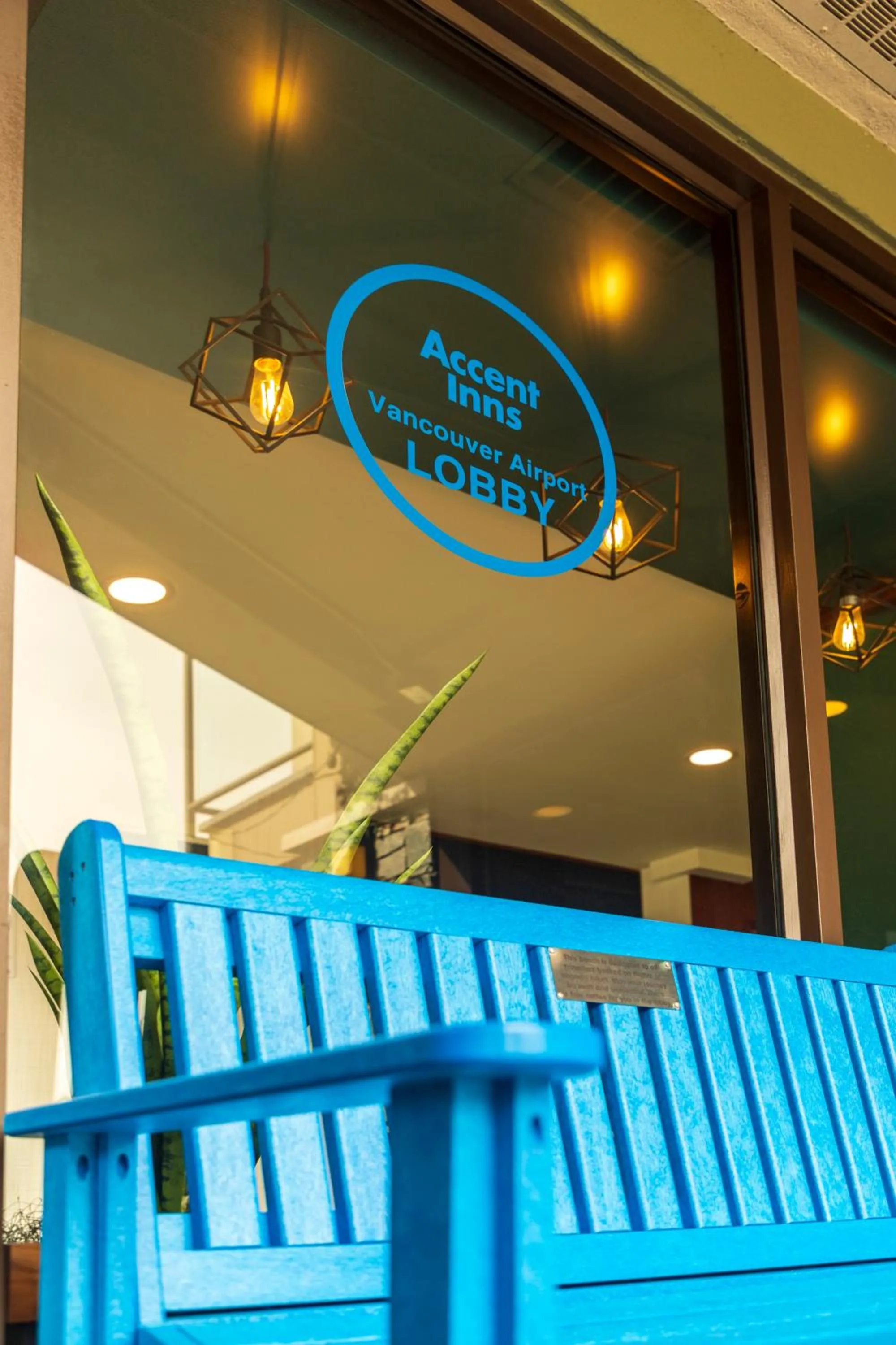 Facade/entrance in Accent Inns Vancouver Airport