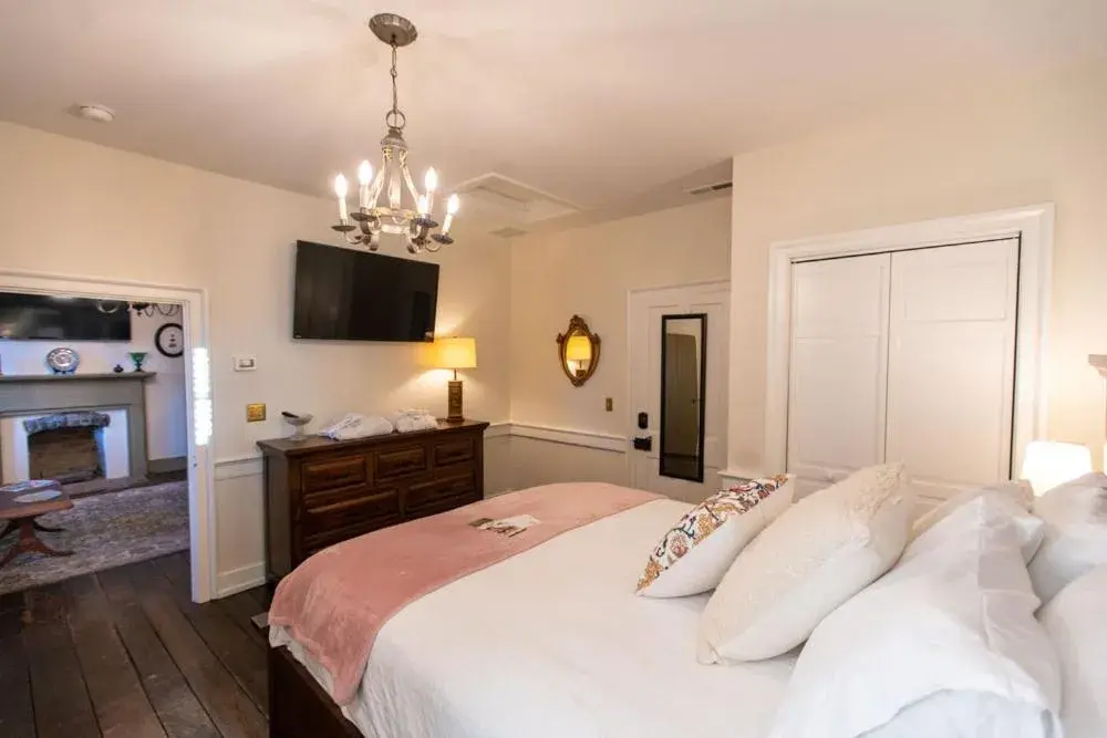 Bedroom, Bed in Thomas Rose Inn Bedroom, Bed in Thomas Rose Inn