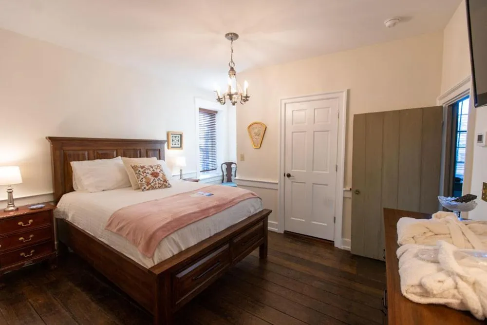 Bed in Thomas Rose Inn