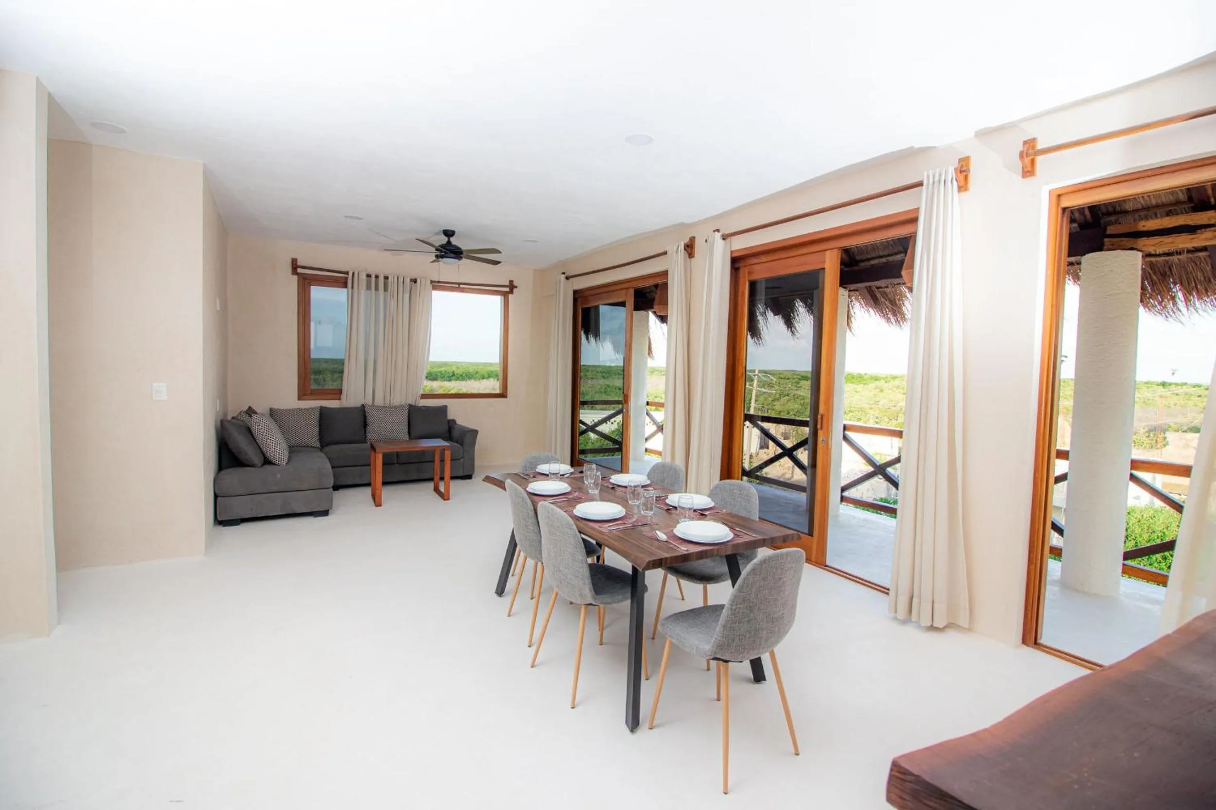 Dining area in Hotel Luna Roja Holbox