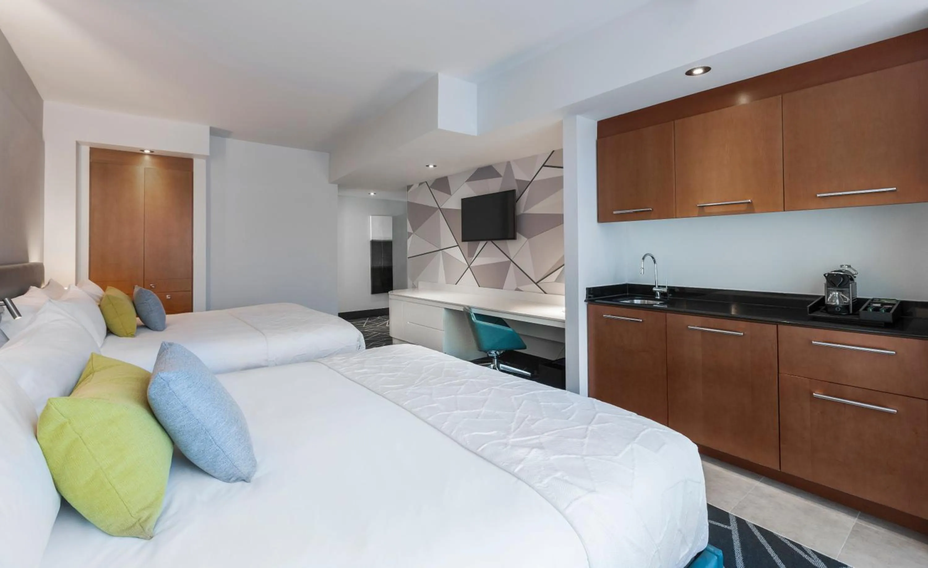 Bed in Warwick Le Crystal - Montréal