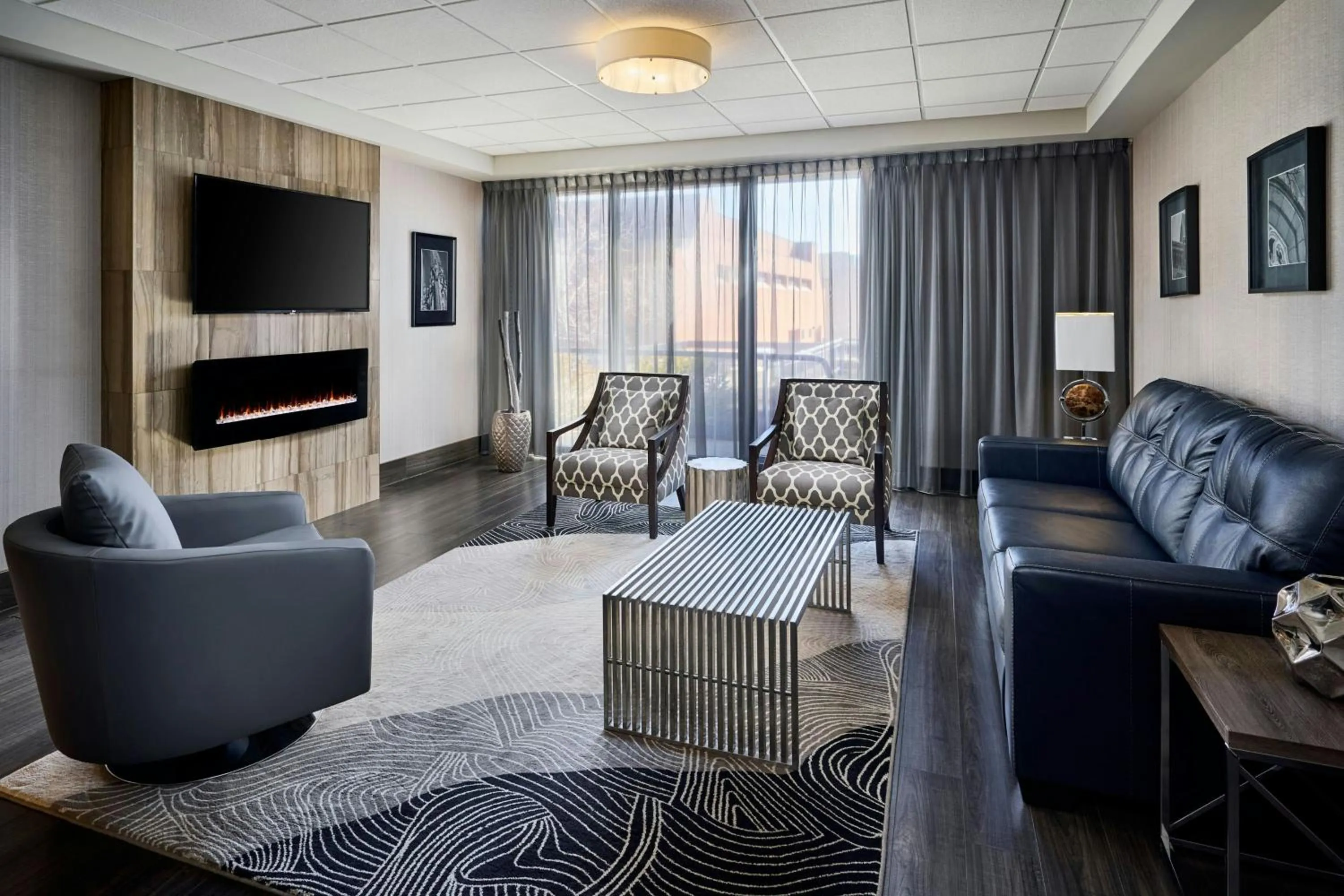 Photo of the whole room in Sheraton Hamilton Hotel