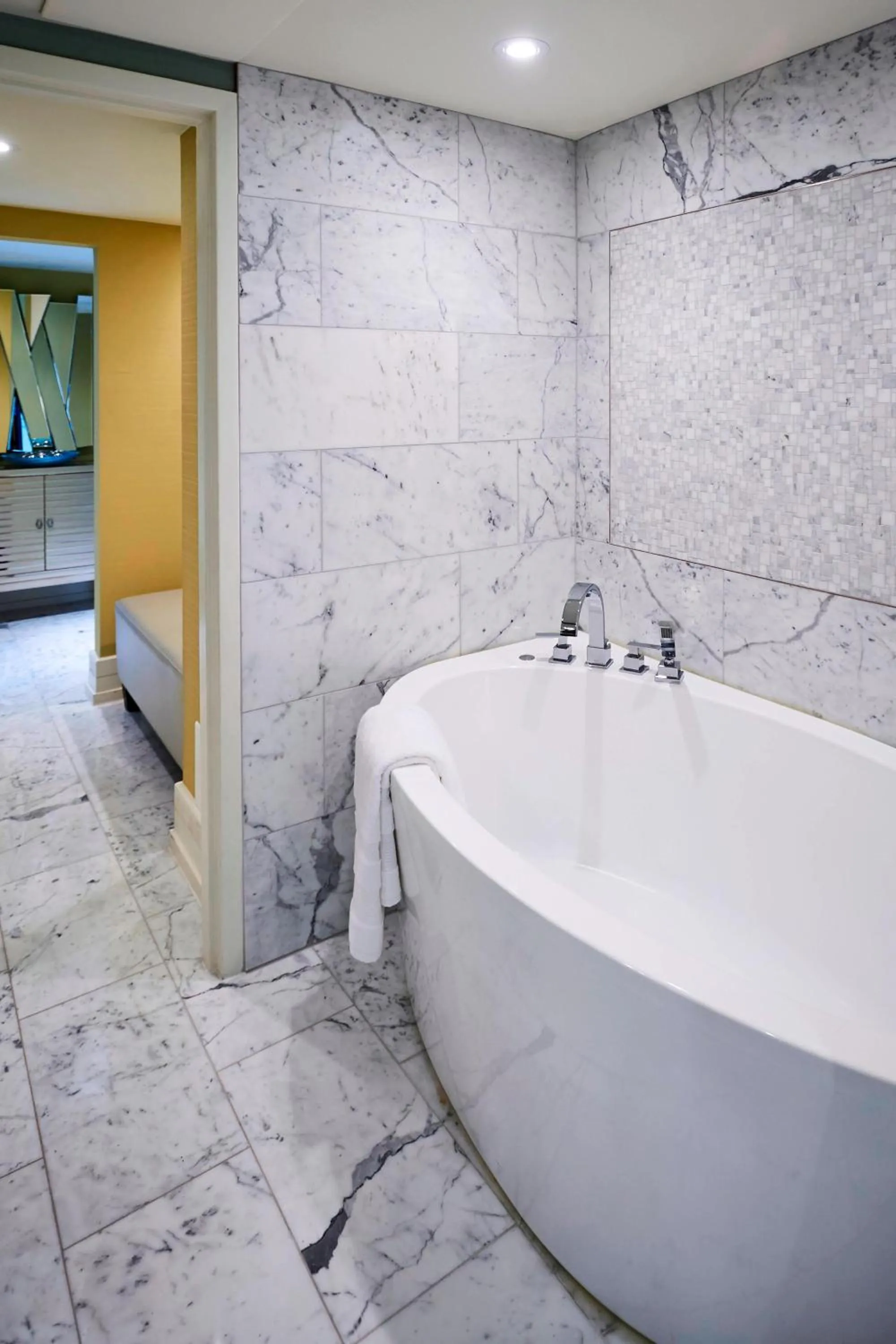 Photo of the whole room in Sheraton Hamilton Hotel