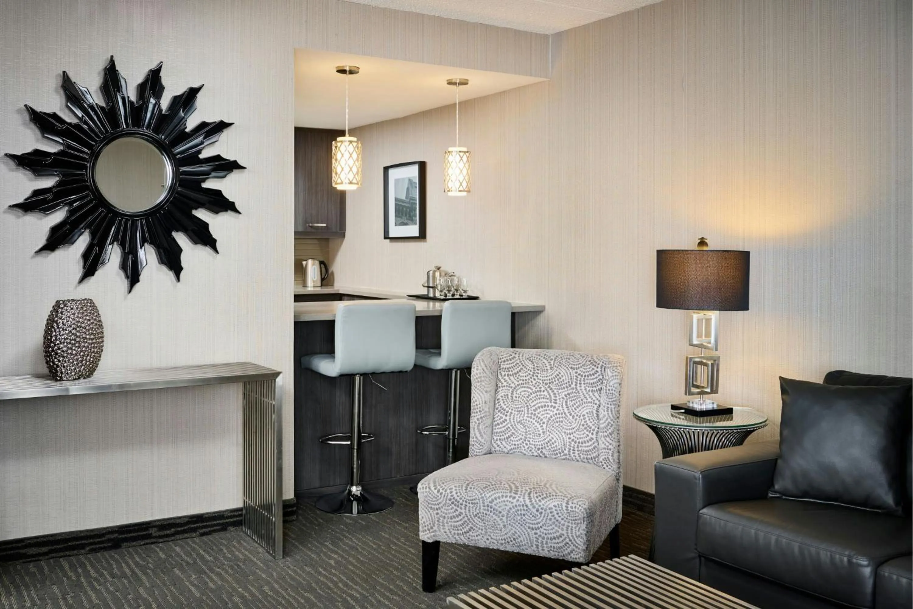 Kitchen or kitchenette in Sheraton Hamilton Hotel