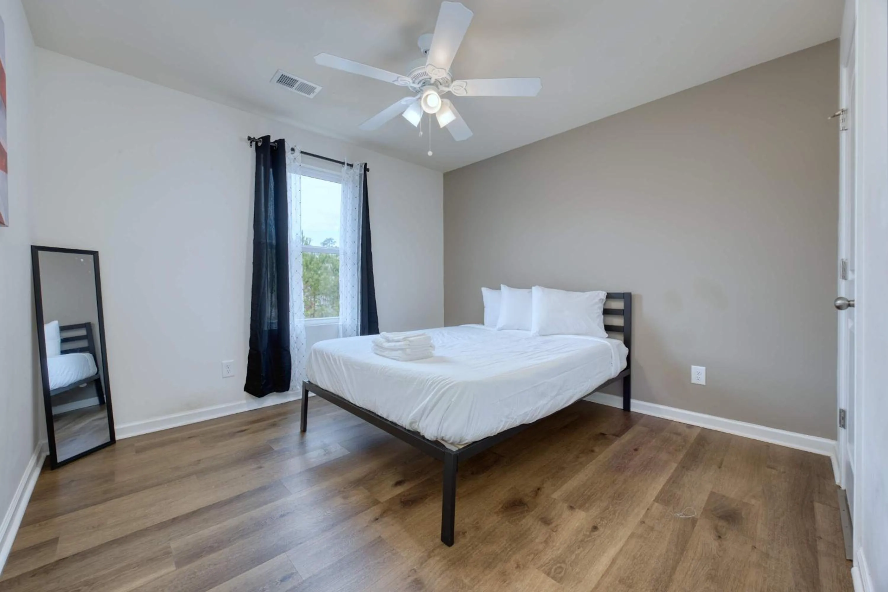 Bed in The Benning Game House 2 Near Base & Downtown