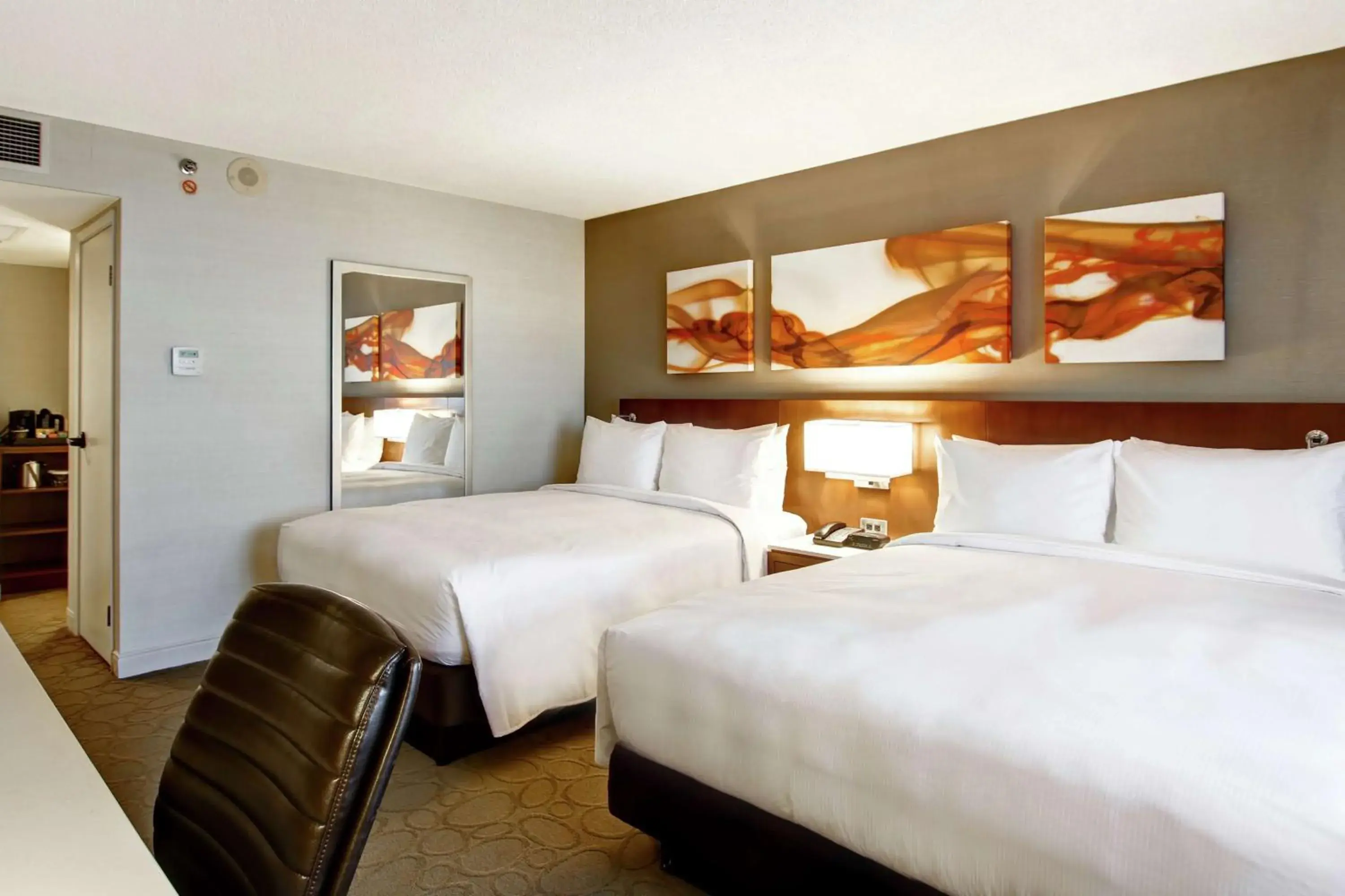 Queen Room with Two Queen Beds in Hilton Mississauga/Meadowvale Queen Room with Two Queen Beds in Hilton Mississauga/Meadowvale