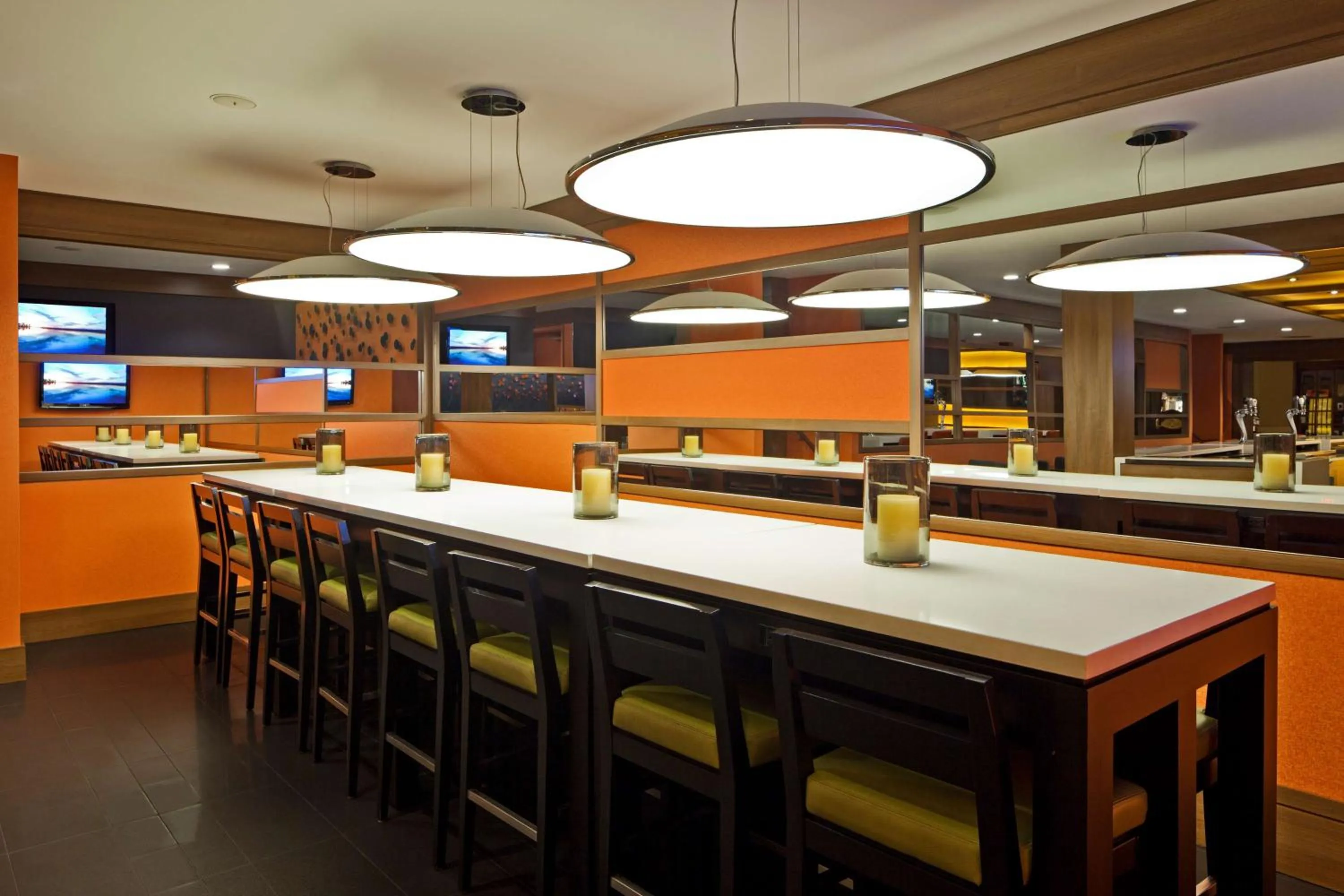 Restaurant/places to eat in Hilton Mississauga/Meadowvale