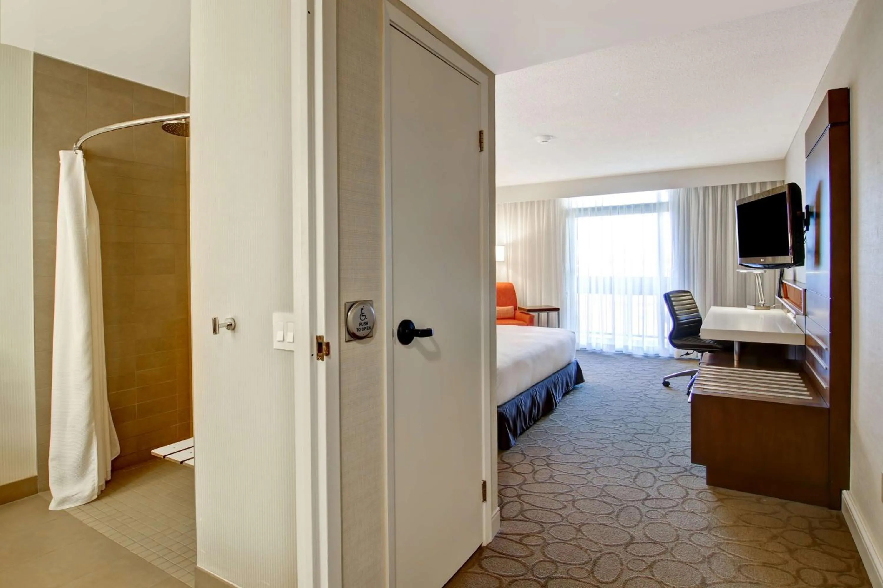 Bedroom, Bed in Hilton Mississauga/Meadowvale