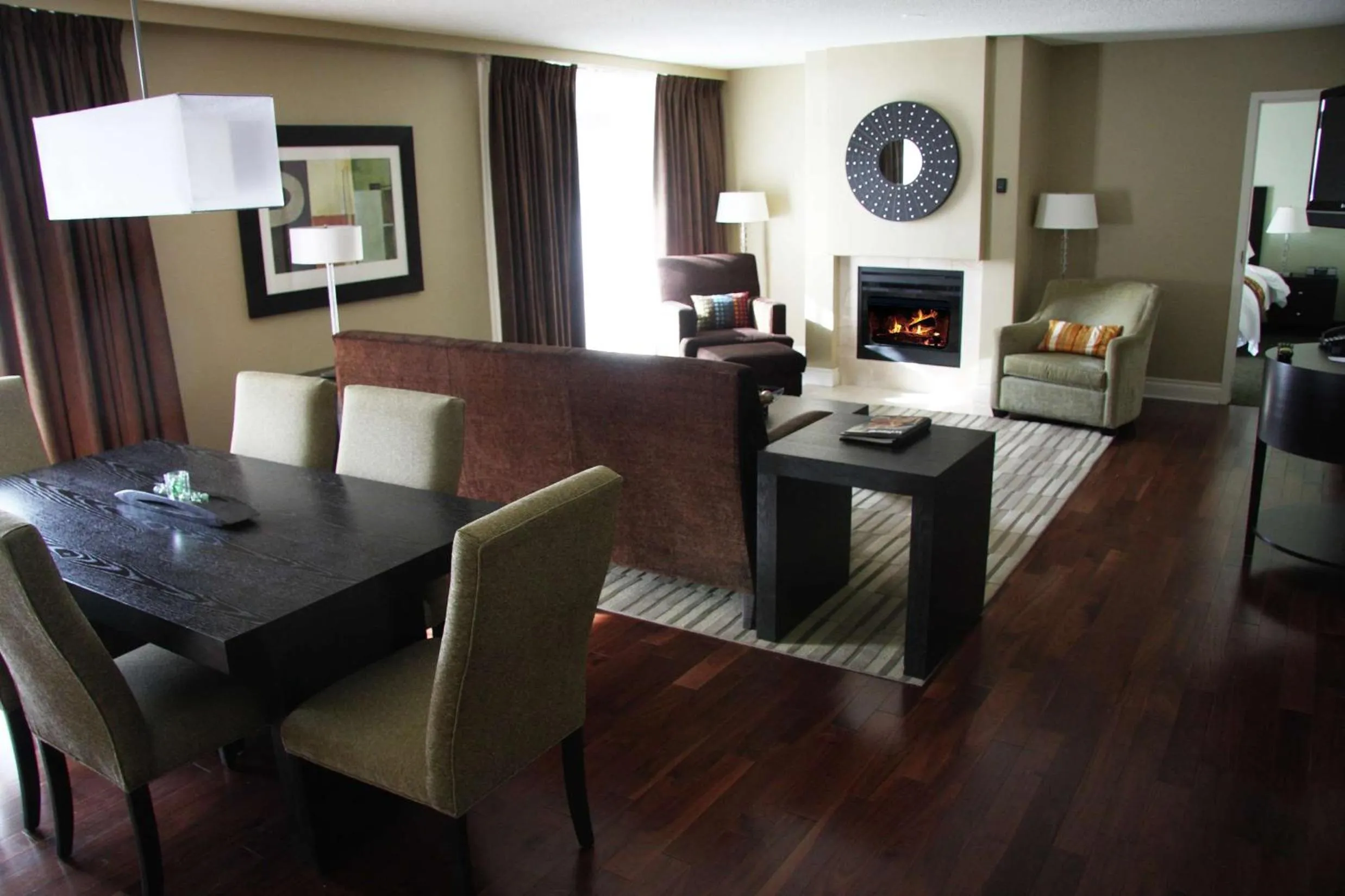 Living room in Hilton Mississauga/Meadowvale