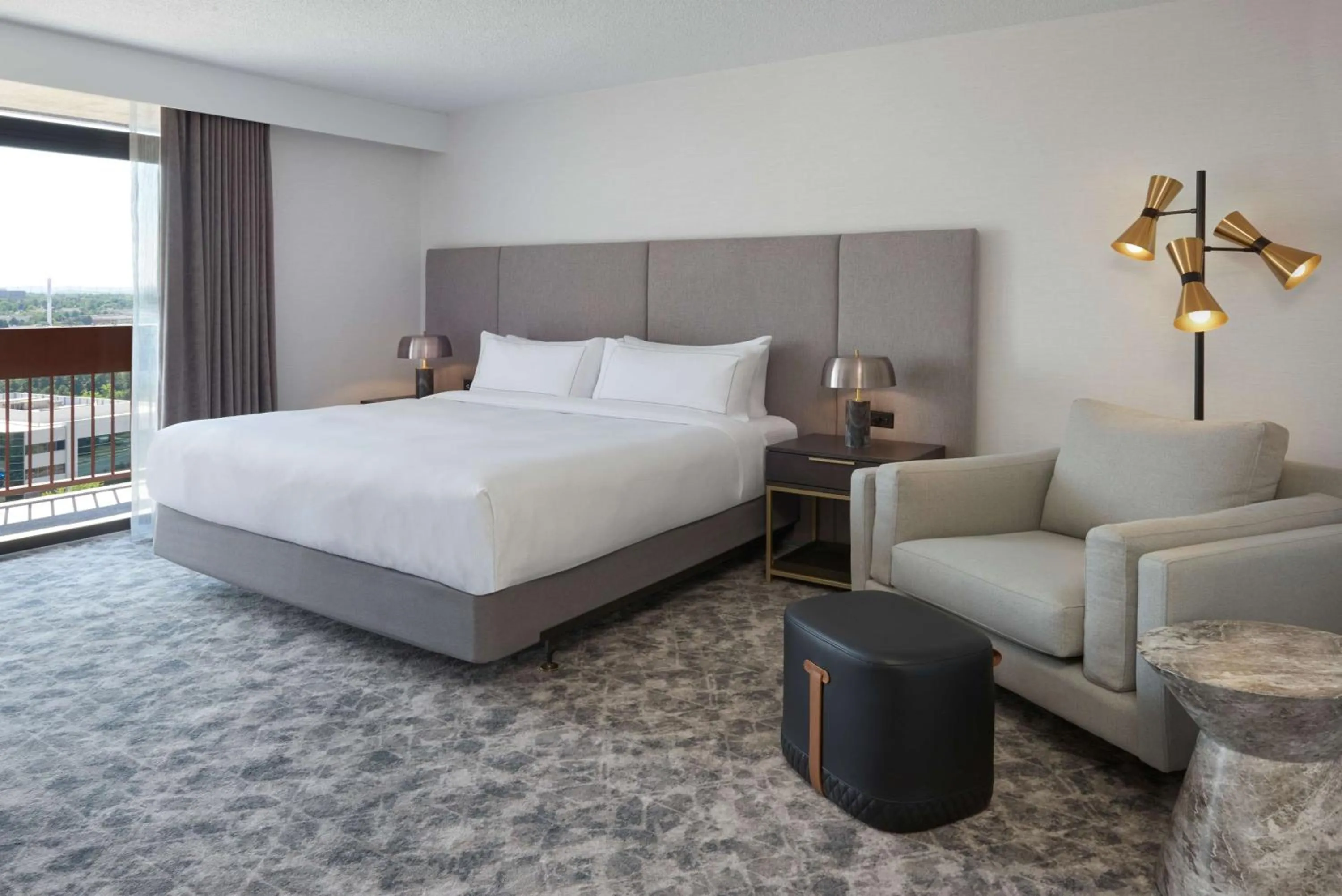 Bed in Hilton Mississauga/Meadowvale