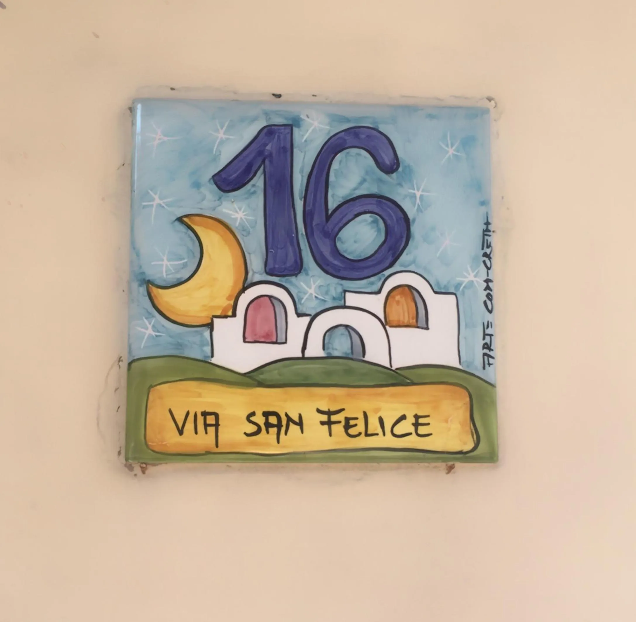 Property building in Donna Felì