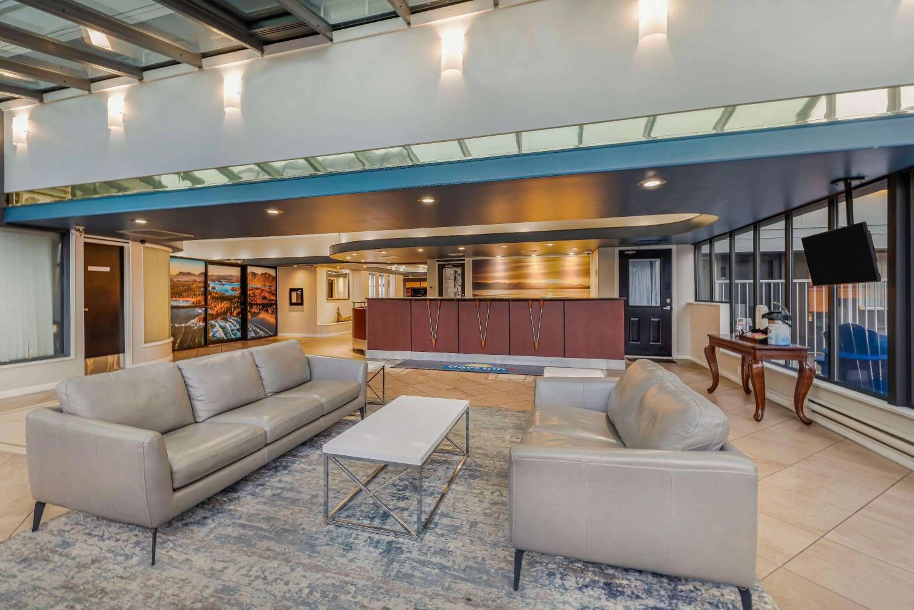 Lobby or reception in Days Inn by Wyndham Victoria On The Harbour