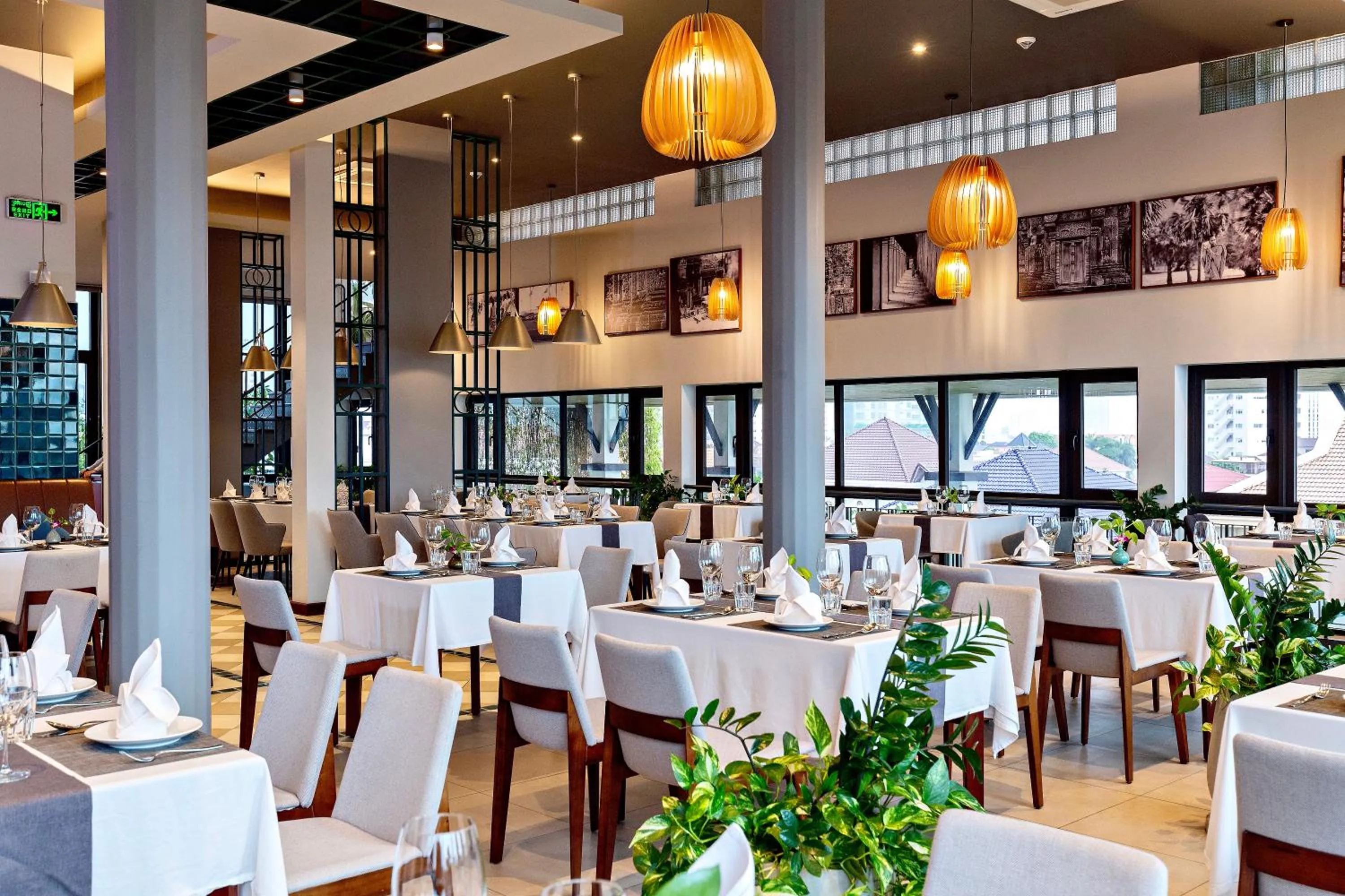 Restaurant/places to eat in Indra Hotel