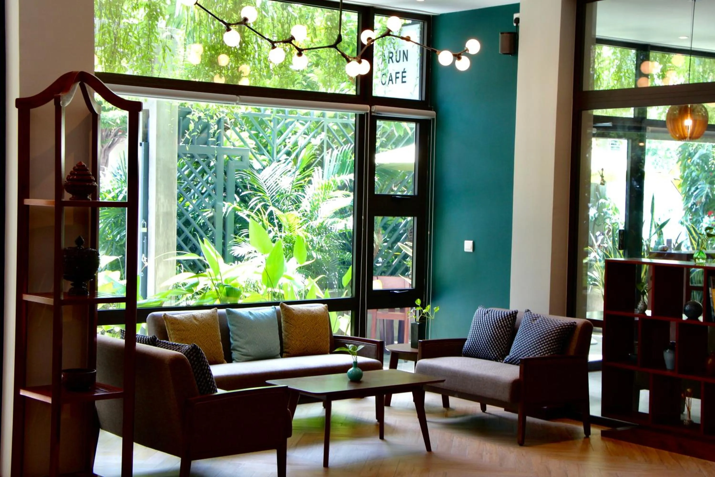 Living room in Indra Hotel