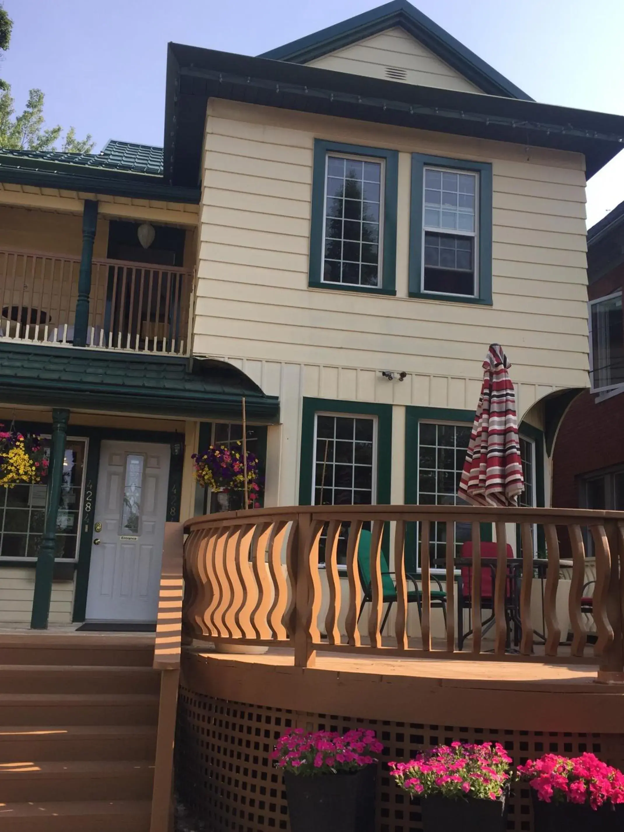Ellis House Bed & Breakfast Ellis House Bed & Breakfast