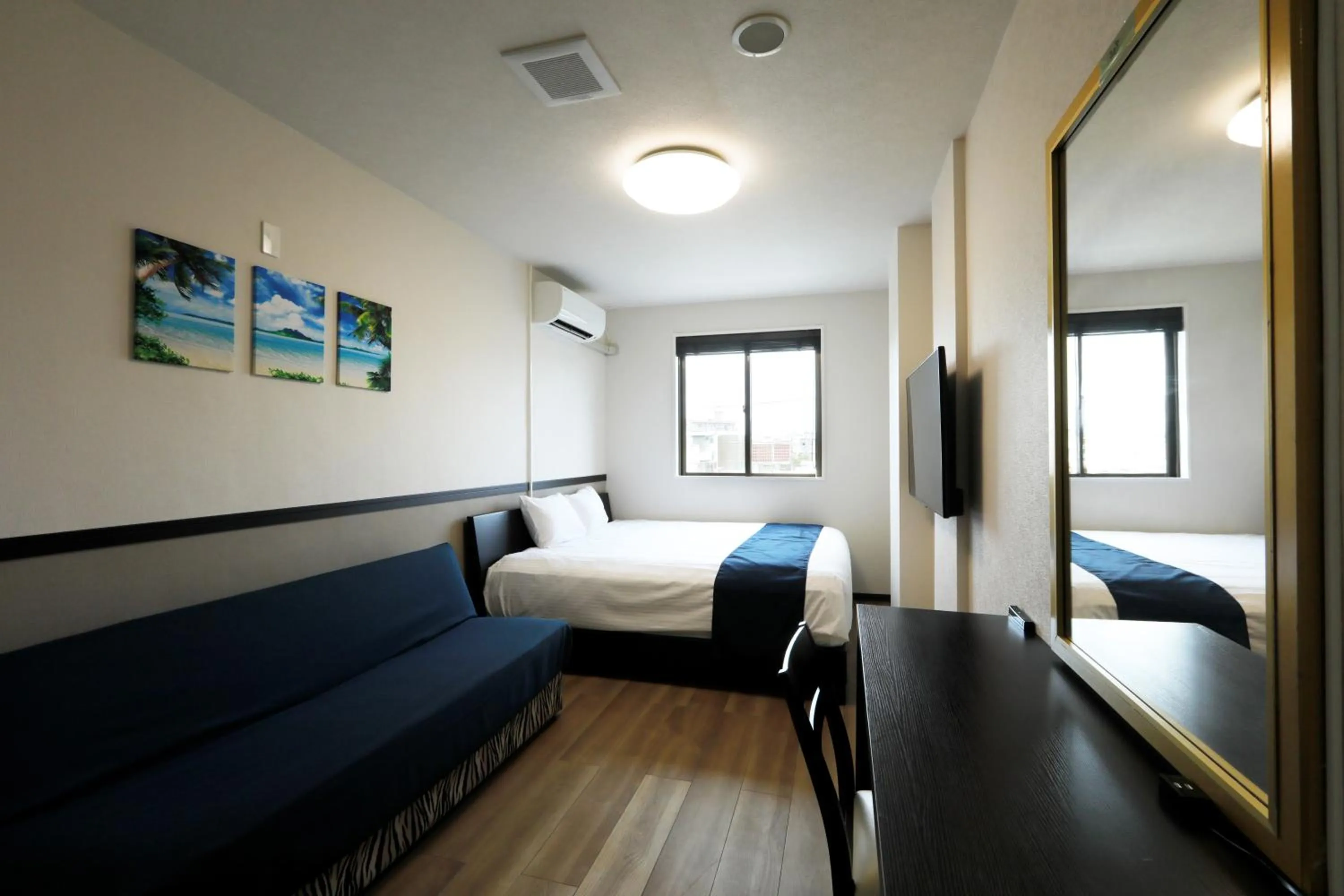 Photo of the whole room, Bed in Phoenix Park Hotel