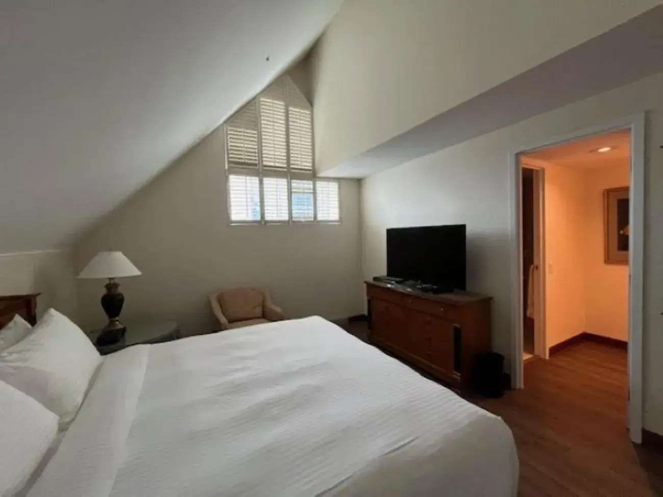 Bed in Cambridge Suites Toronto Bed in Cambridge Suites Toronto