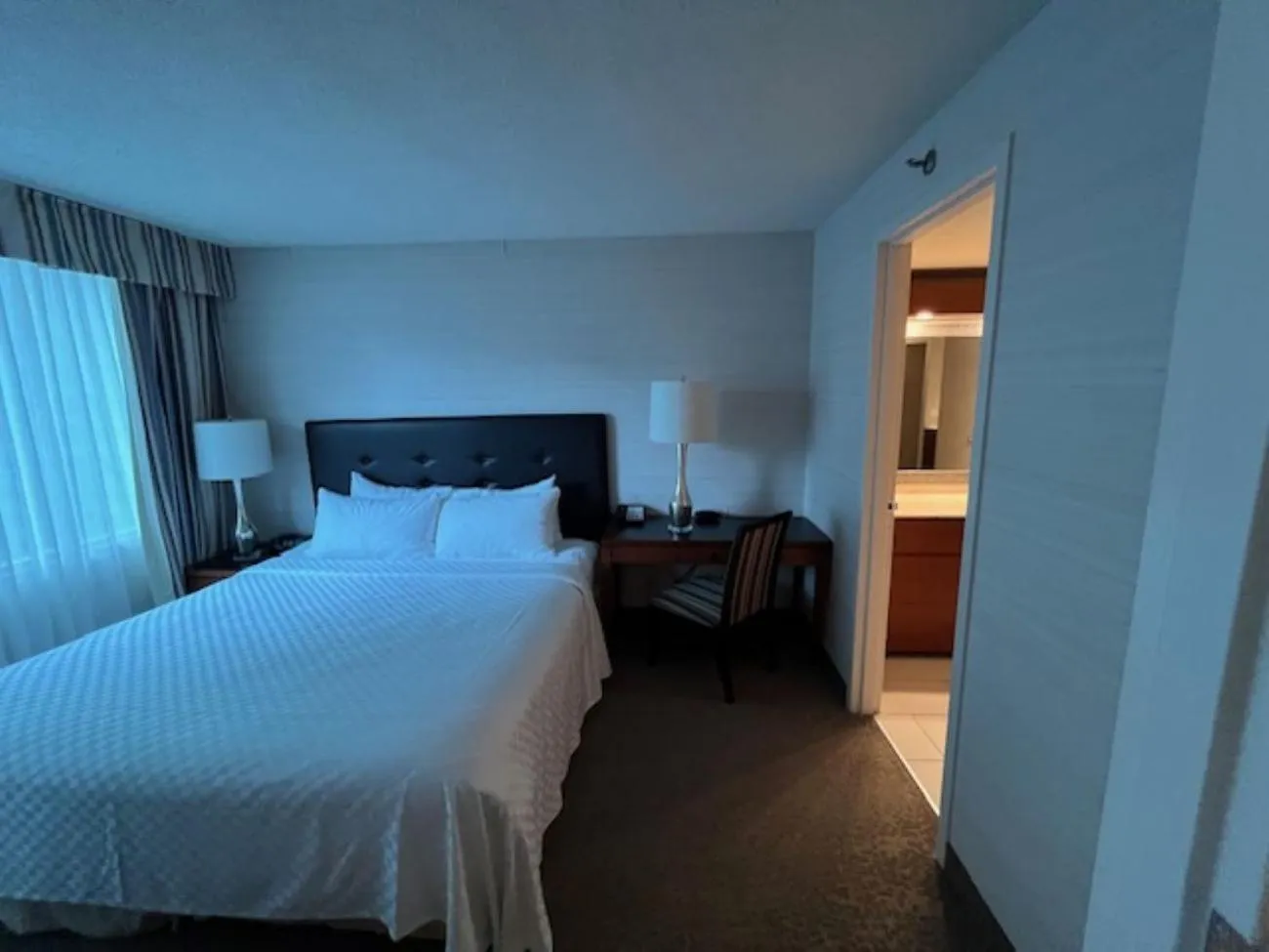 Bedroom, Bed in Cambridge Suites Toronto