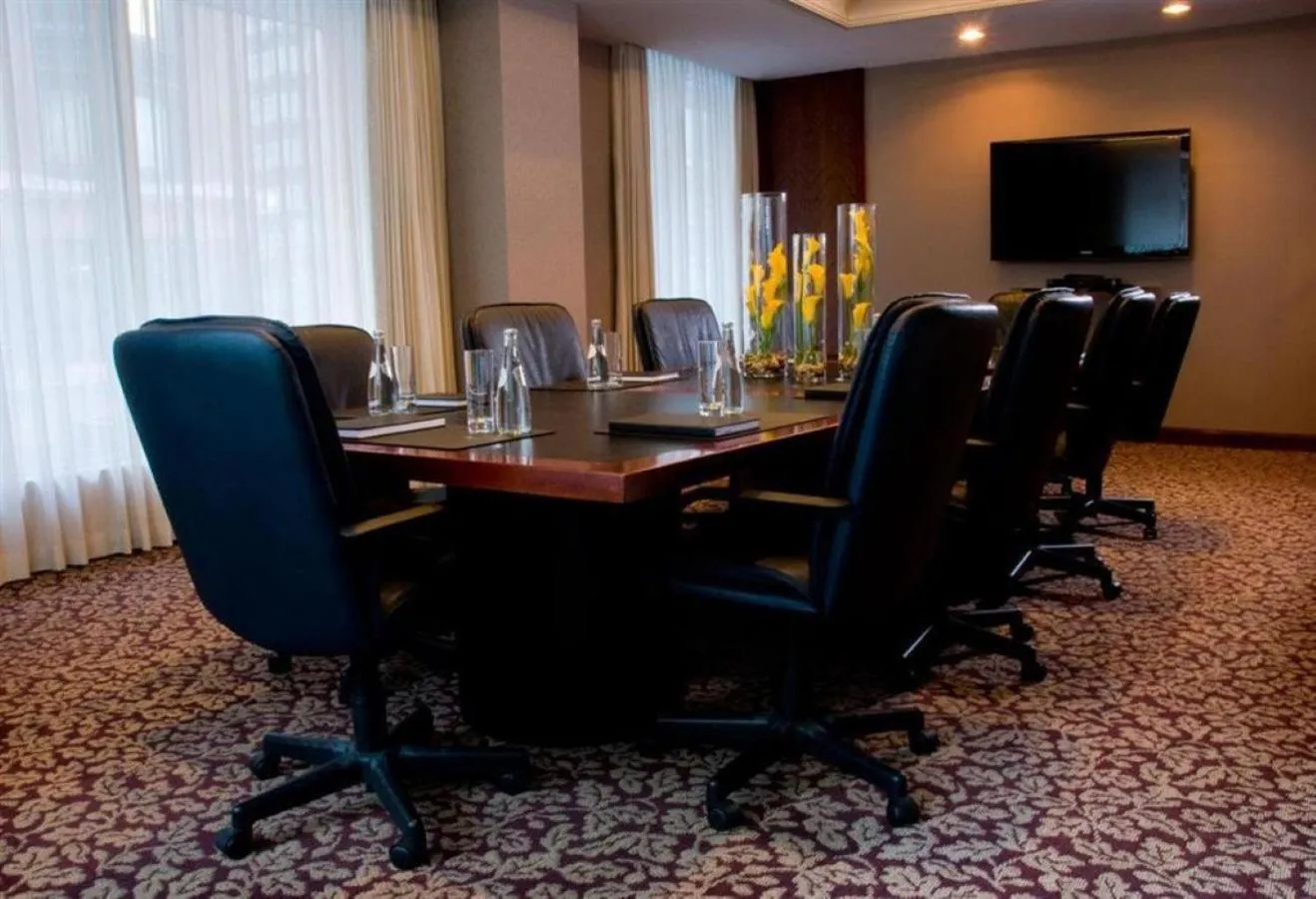 Meeting/conference room in Cambridge Suites Toronto