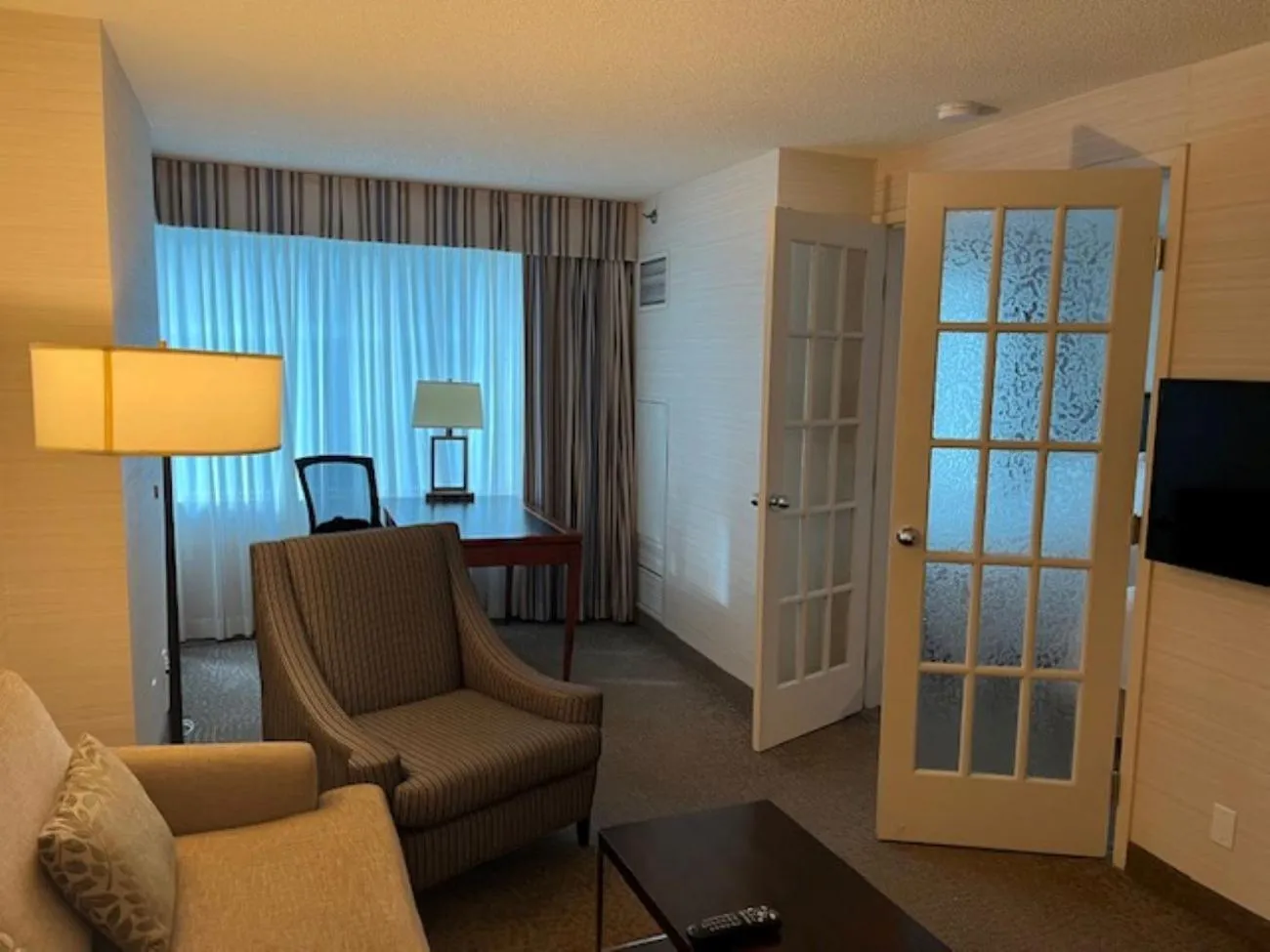 Living room in Cambridge Suites Toronto