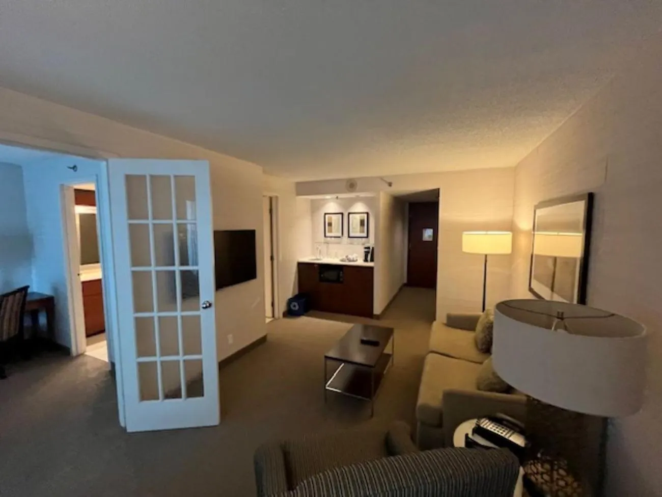 Living room in Cambridge Suites Toronto