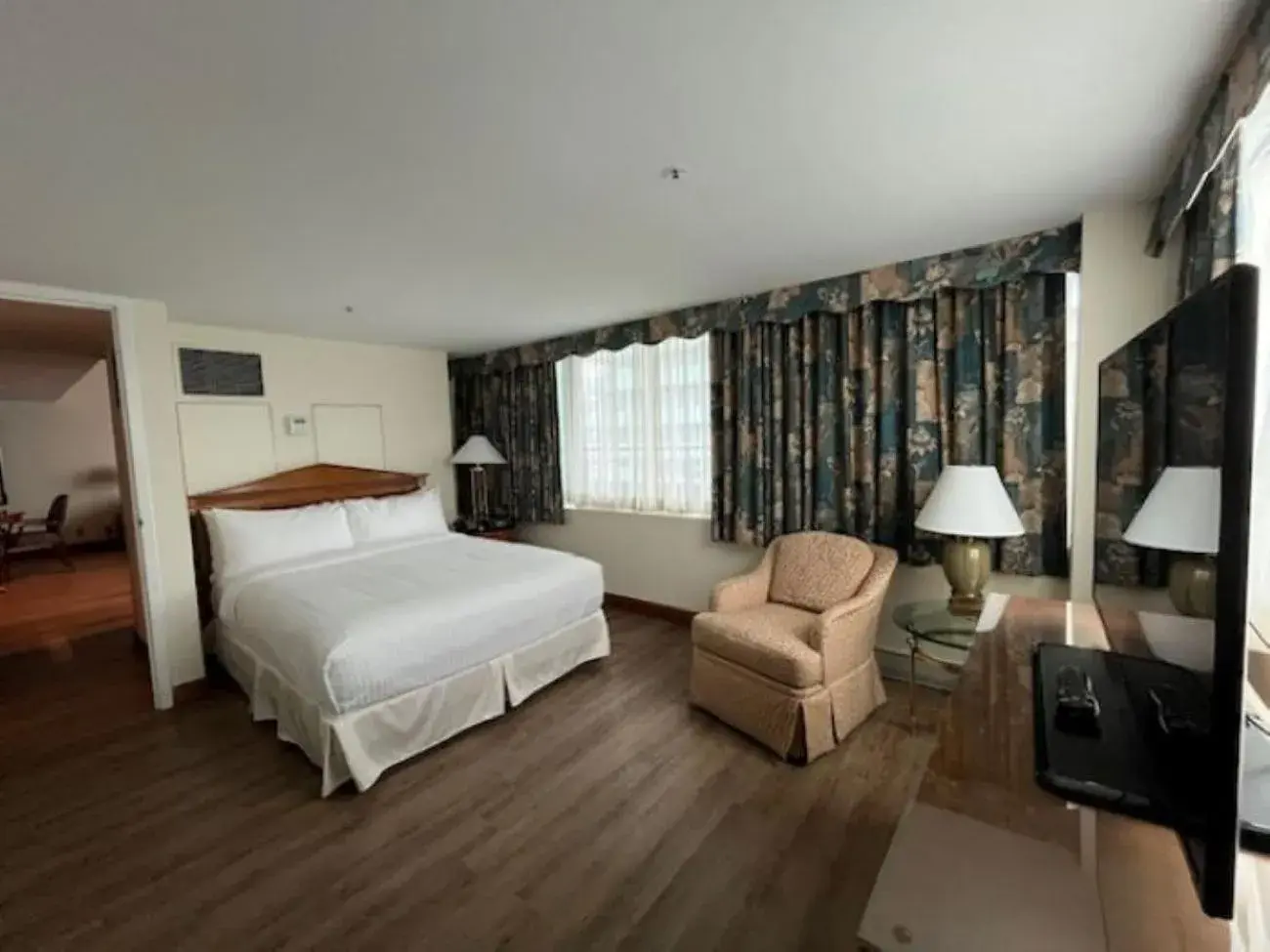 Bed in Cambridge Suites Toronto Bed in Cambridge Suites Toronto