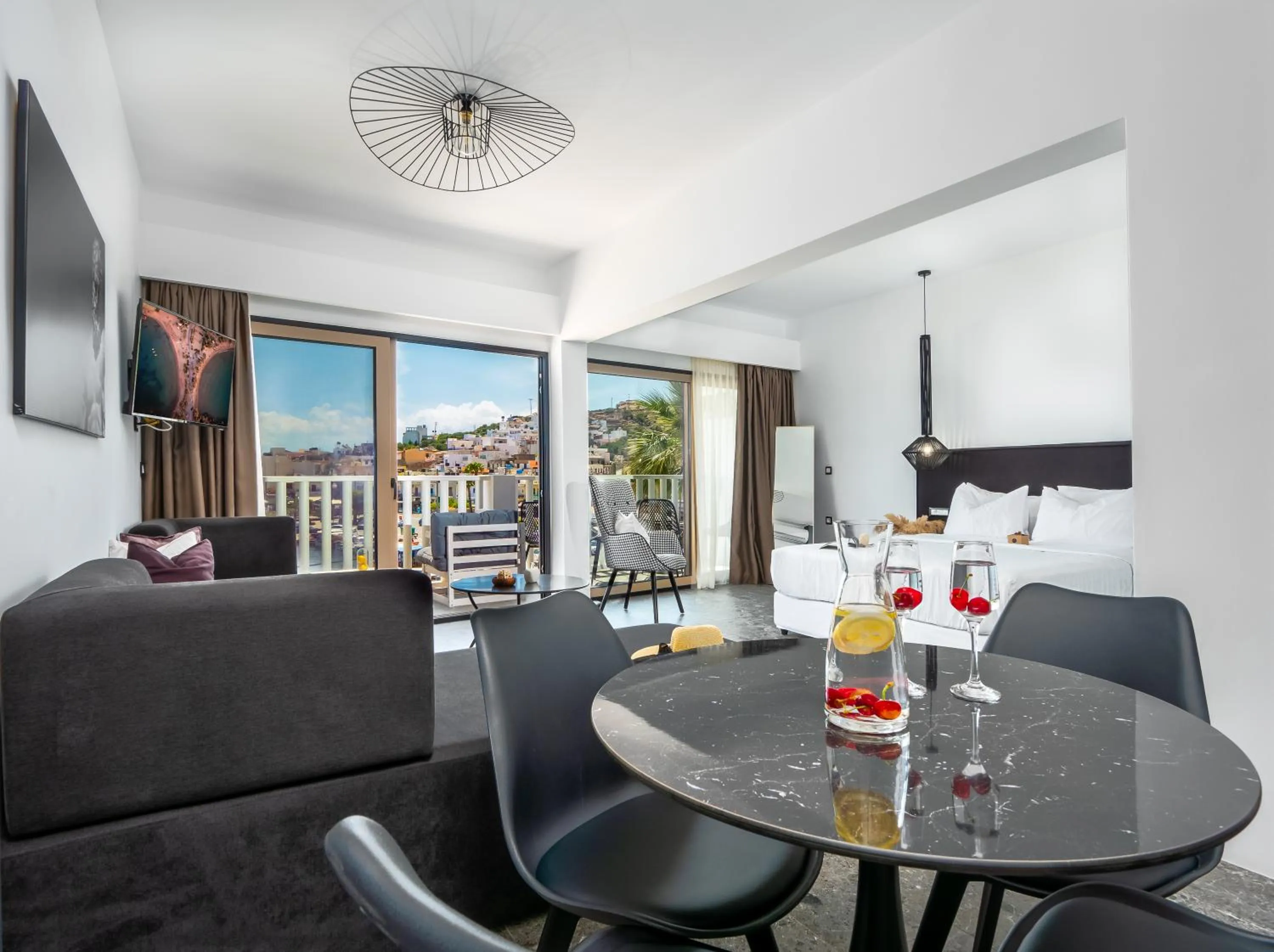 TV and multimedia in Kalypso Suites Hotel - Adults Only