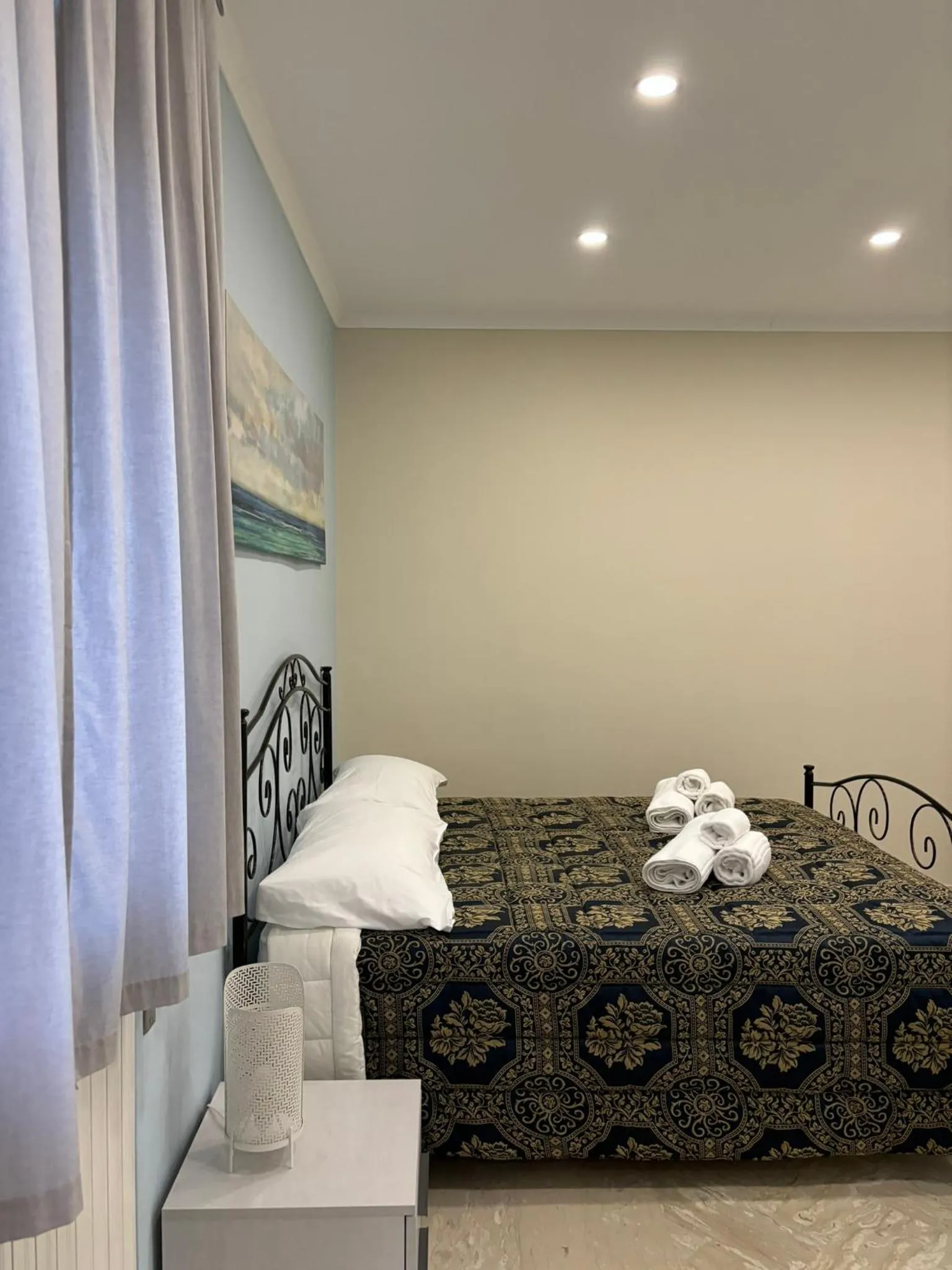 Bed in Villa Enza B&B