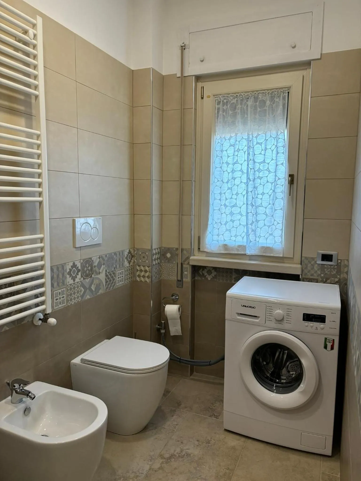 washing machine in Villa Enza B&B