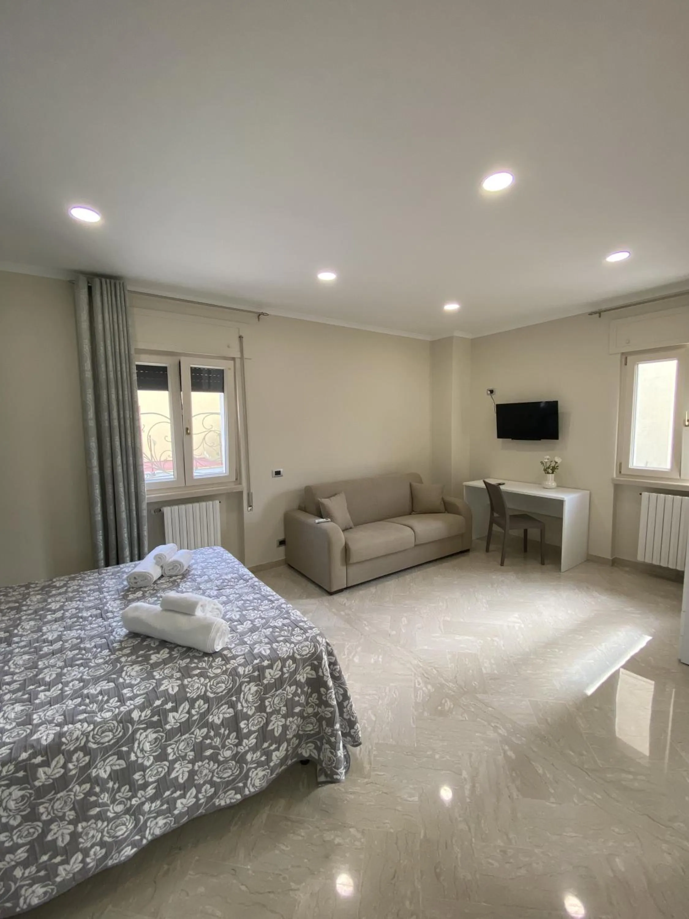 Photo of the whole room, Bed in Villa Enza B&B